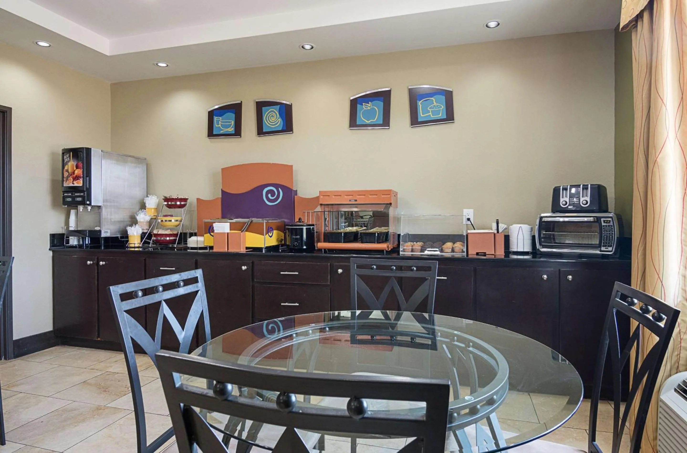 Restaurant/places to eat in Rodeway Inn & Suites Winnfield