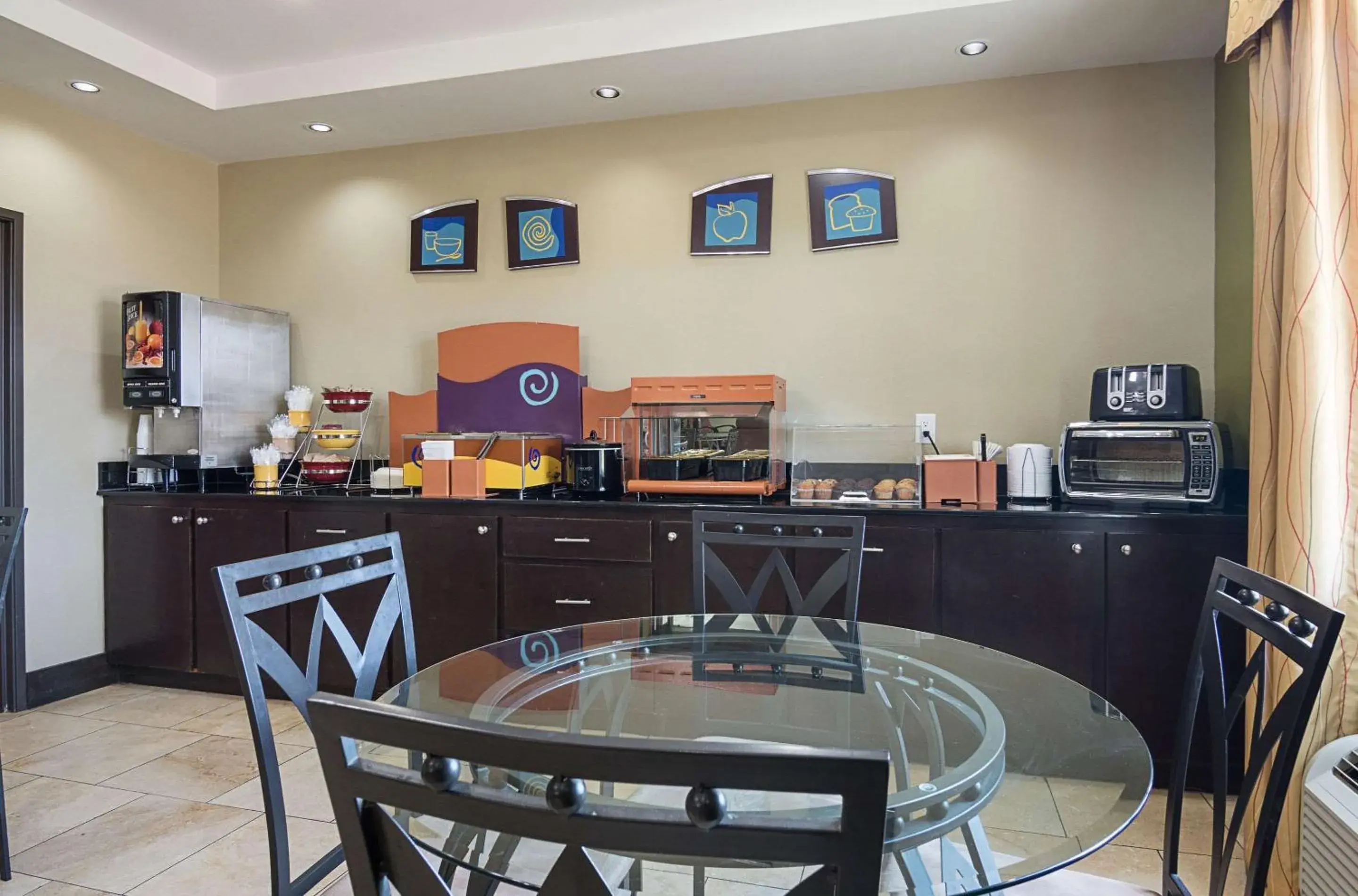 Restaurant/places to eat in Rodeway Inn & Suites Restaurant/places to eat in Rodeway Inn & Suites