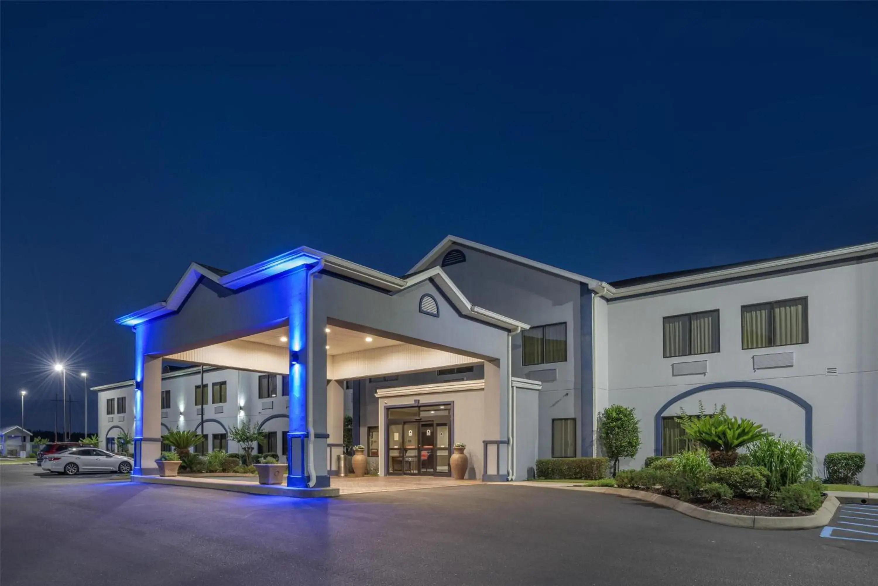 Property building in Best Western Opp Inn Property building in Best Western Opp Inn