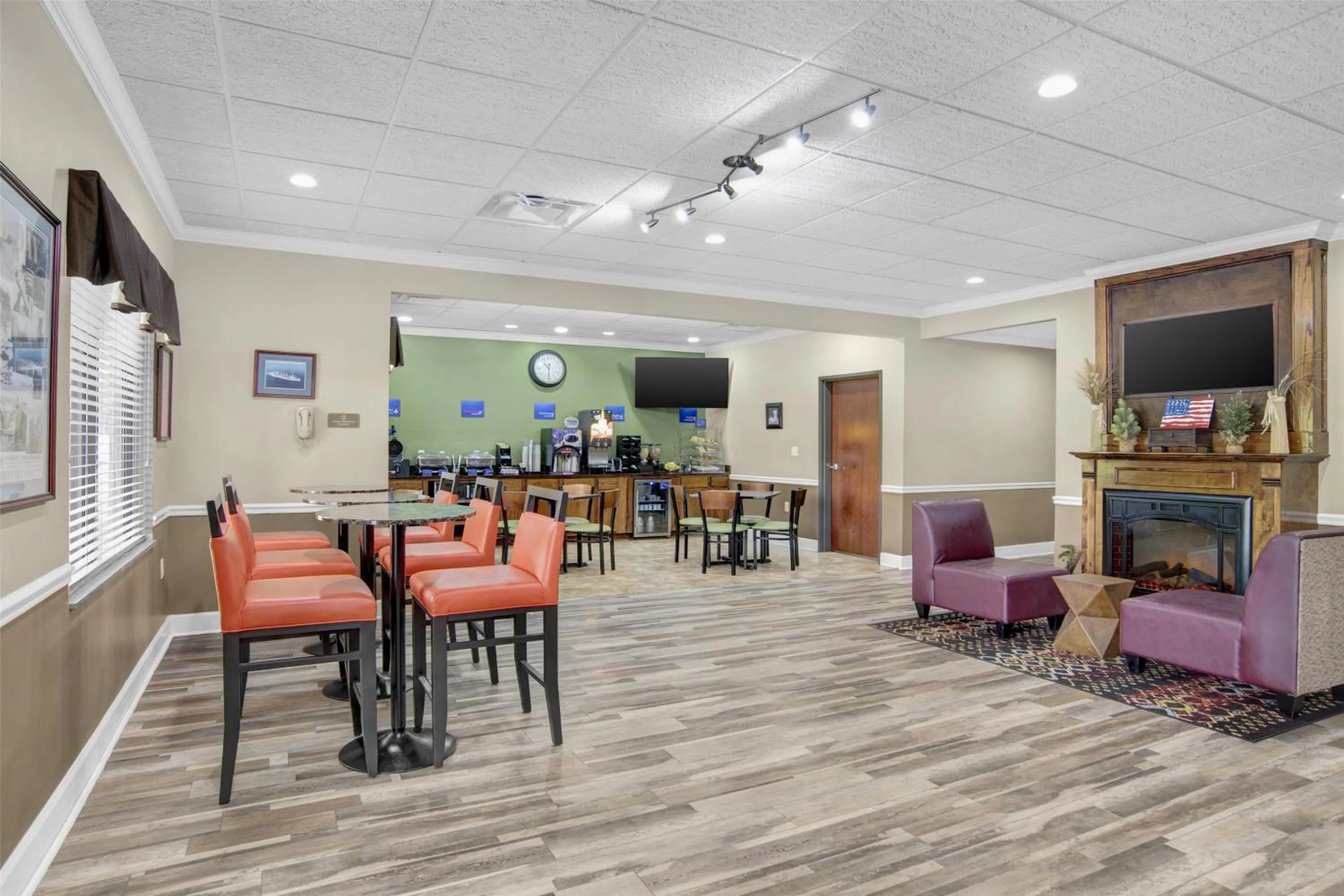 Lobby or reception in Best Western Opp Inn