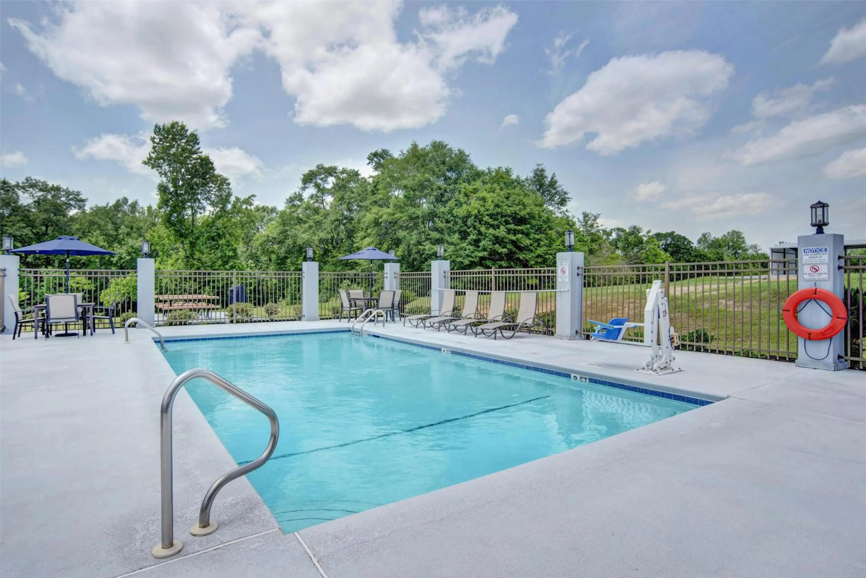 Pool view in Best Western Opp Inn