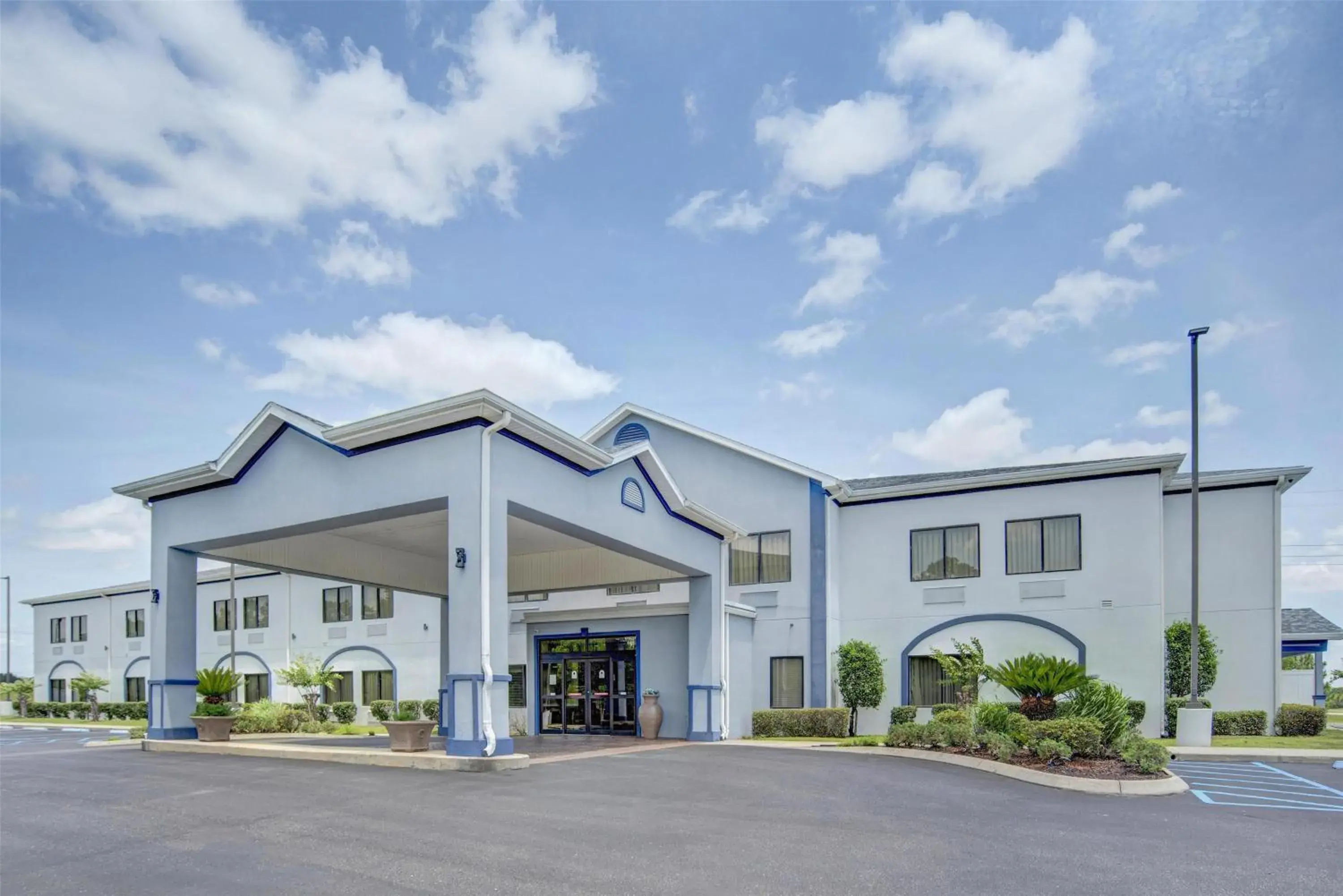 Property building in Best Western Opp Inn Property building in Best Western Opp Inn