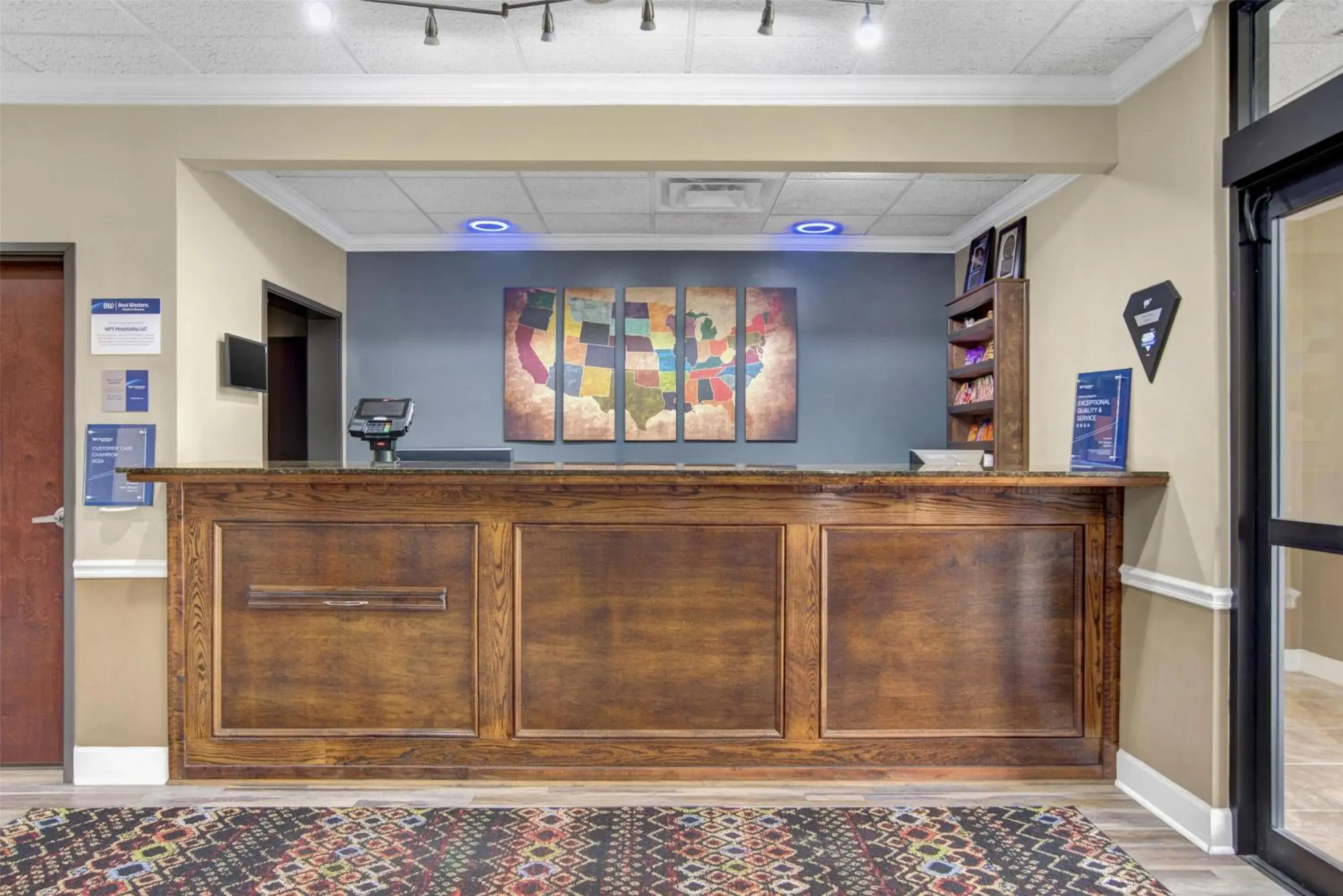 Lobby or reception in Best Western Opp Inn Lobby or reception in Best Western Opp Inn