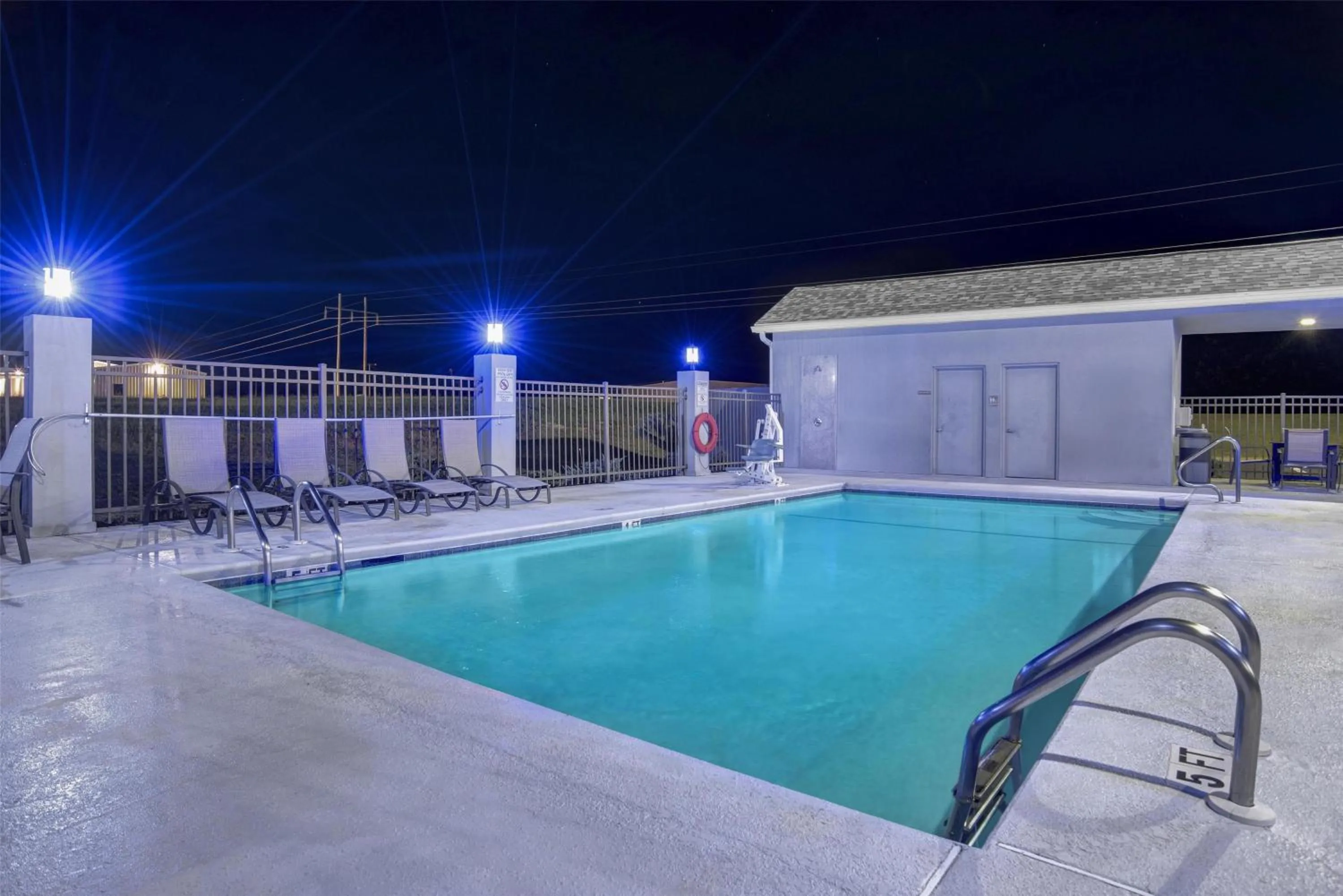 Pool view in Best Western Opp Inn