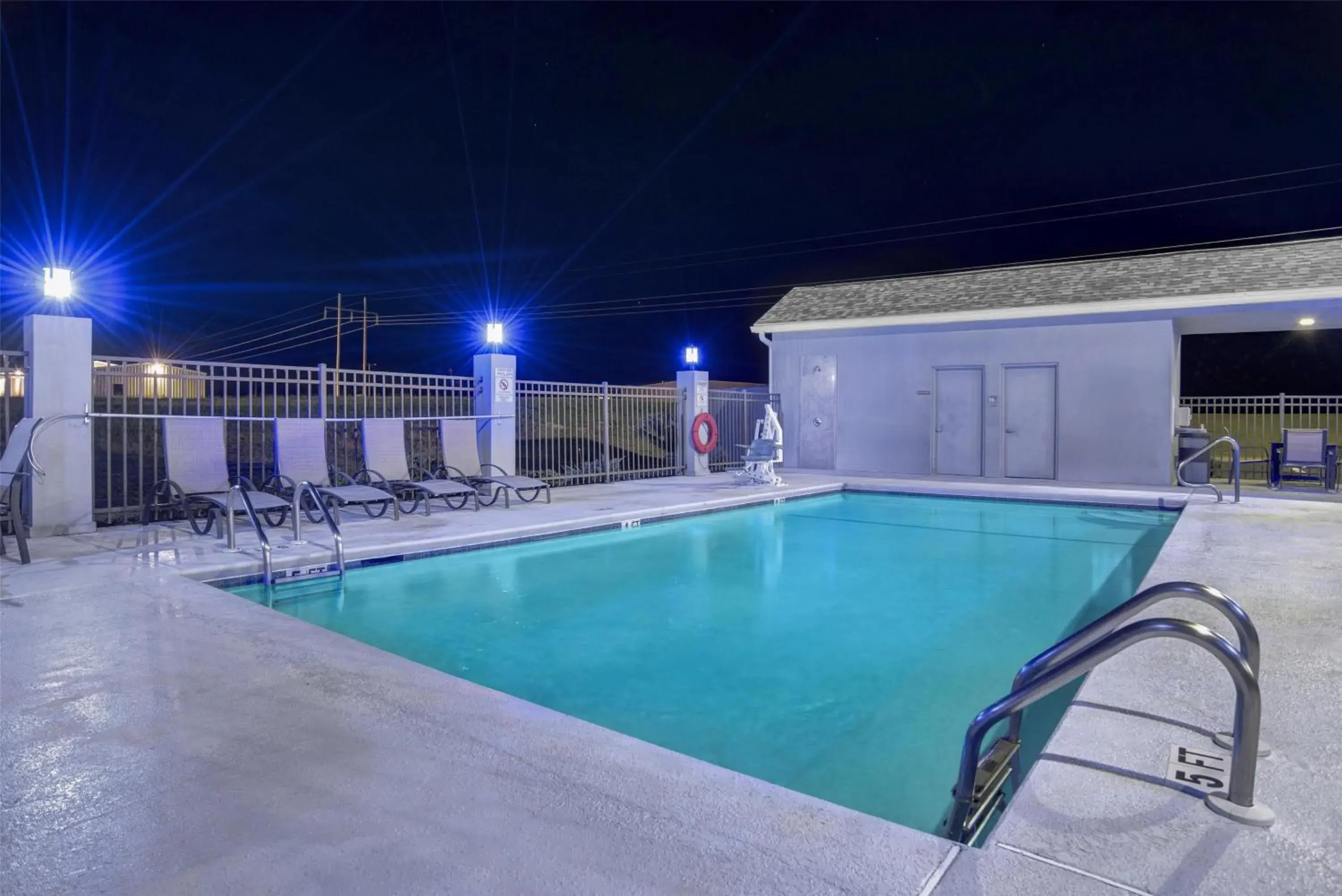 Pool view in Best Western Opp Inn Pool view in Best Western Opp Inn