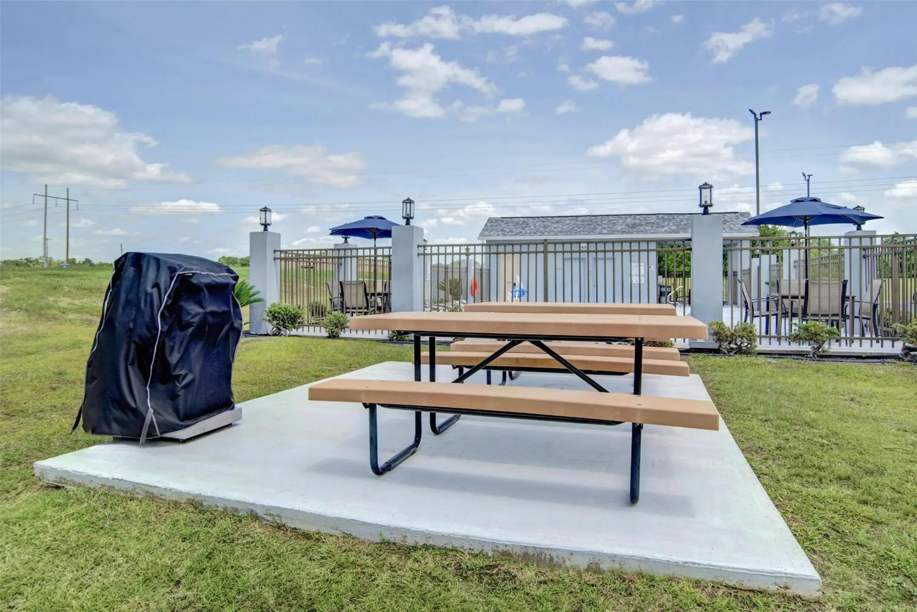 Property building in Best Western Opp Inn Property building in Best Western Opp Inn