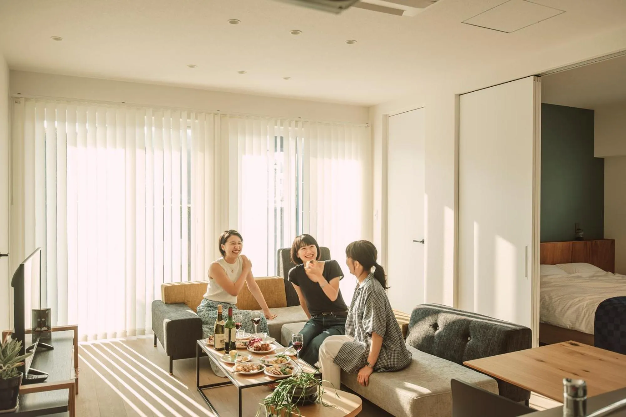 People in Seacruise House Navio