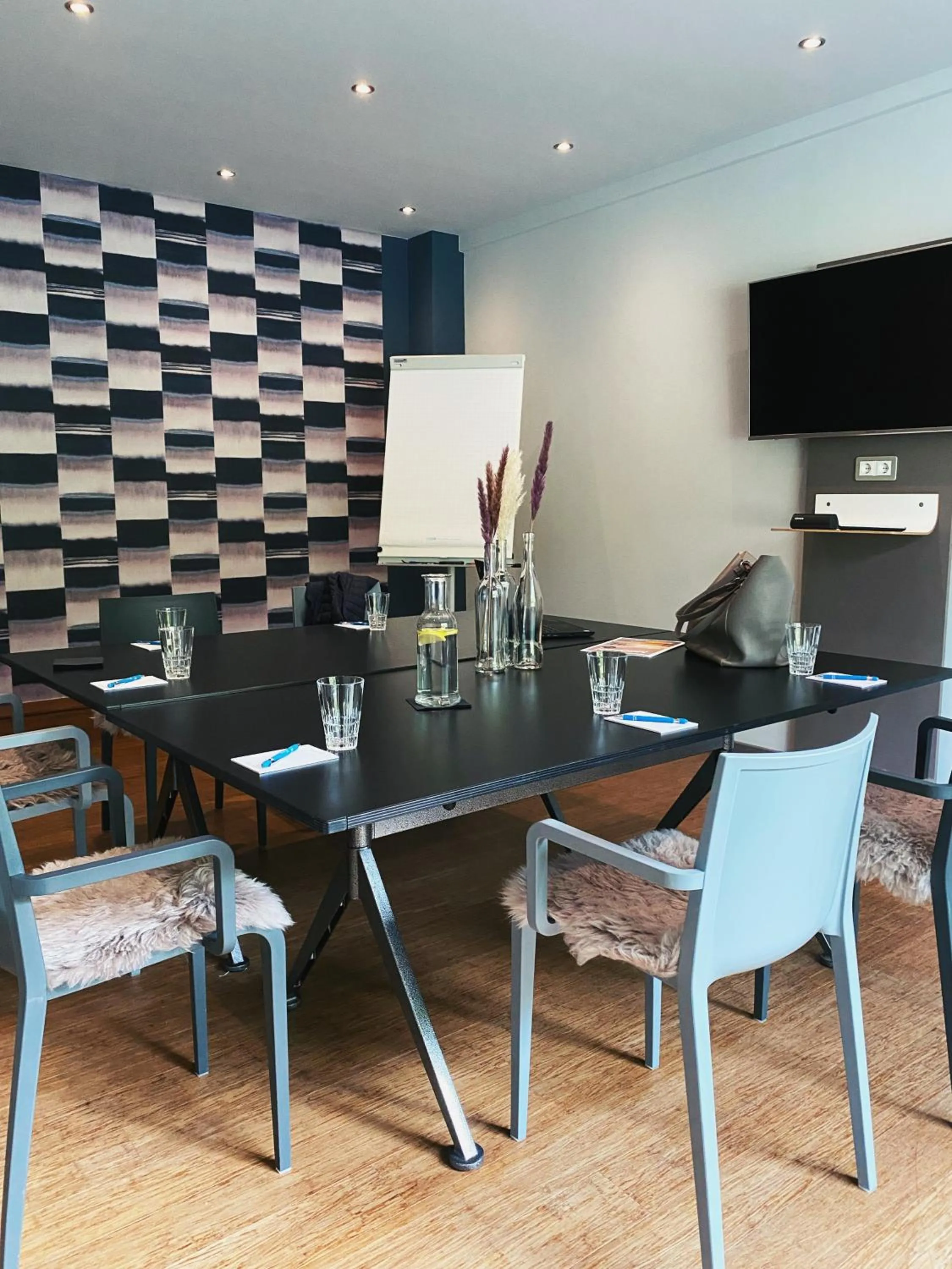 Business facilities in Just Eleven