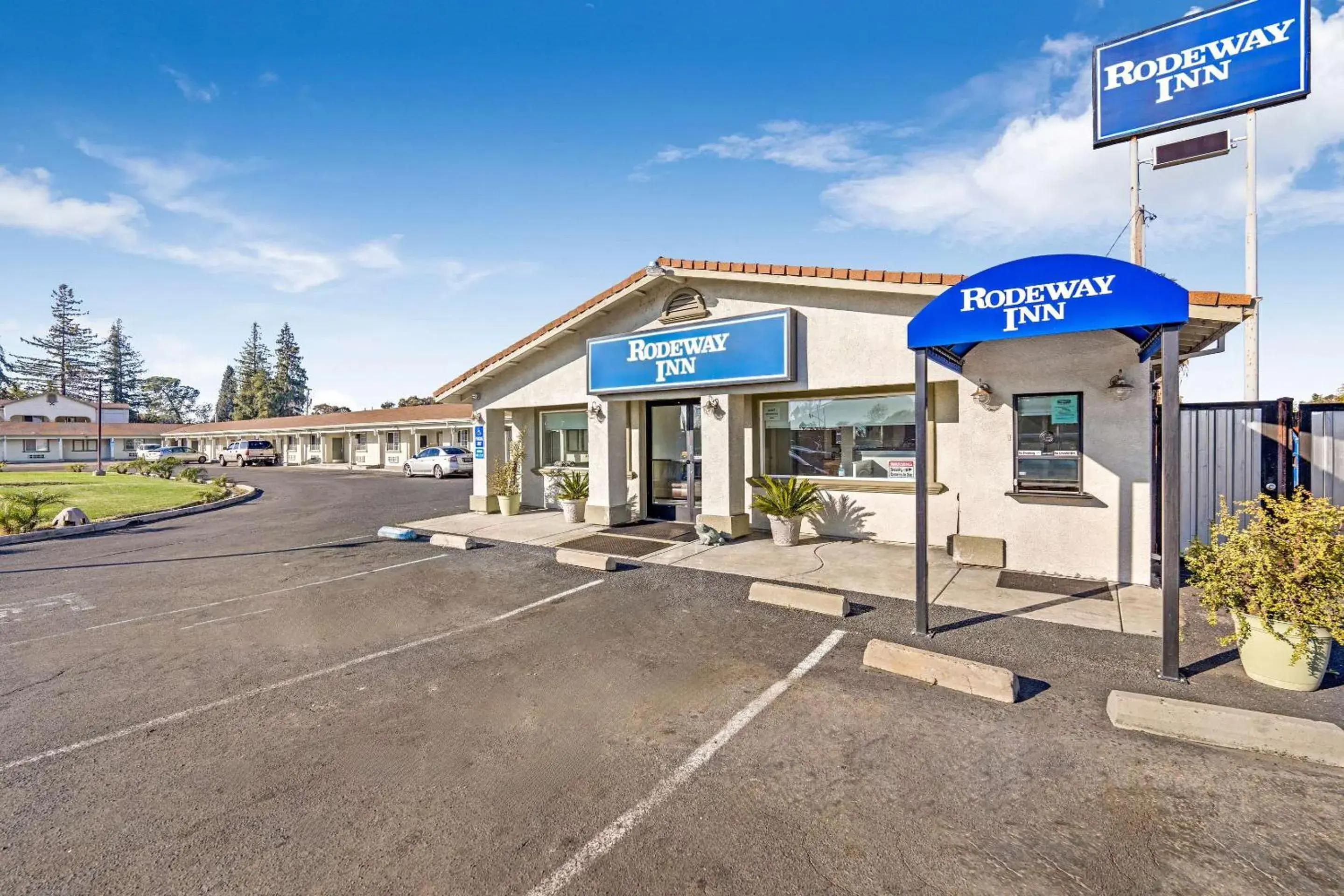 Property building in Rodeway Inn Stockton Highway 99 Property building in Rodeway Inn Stockton Highway 99