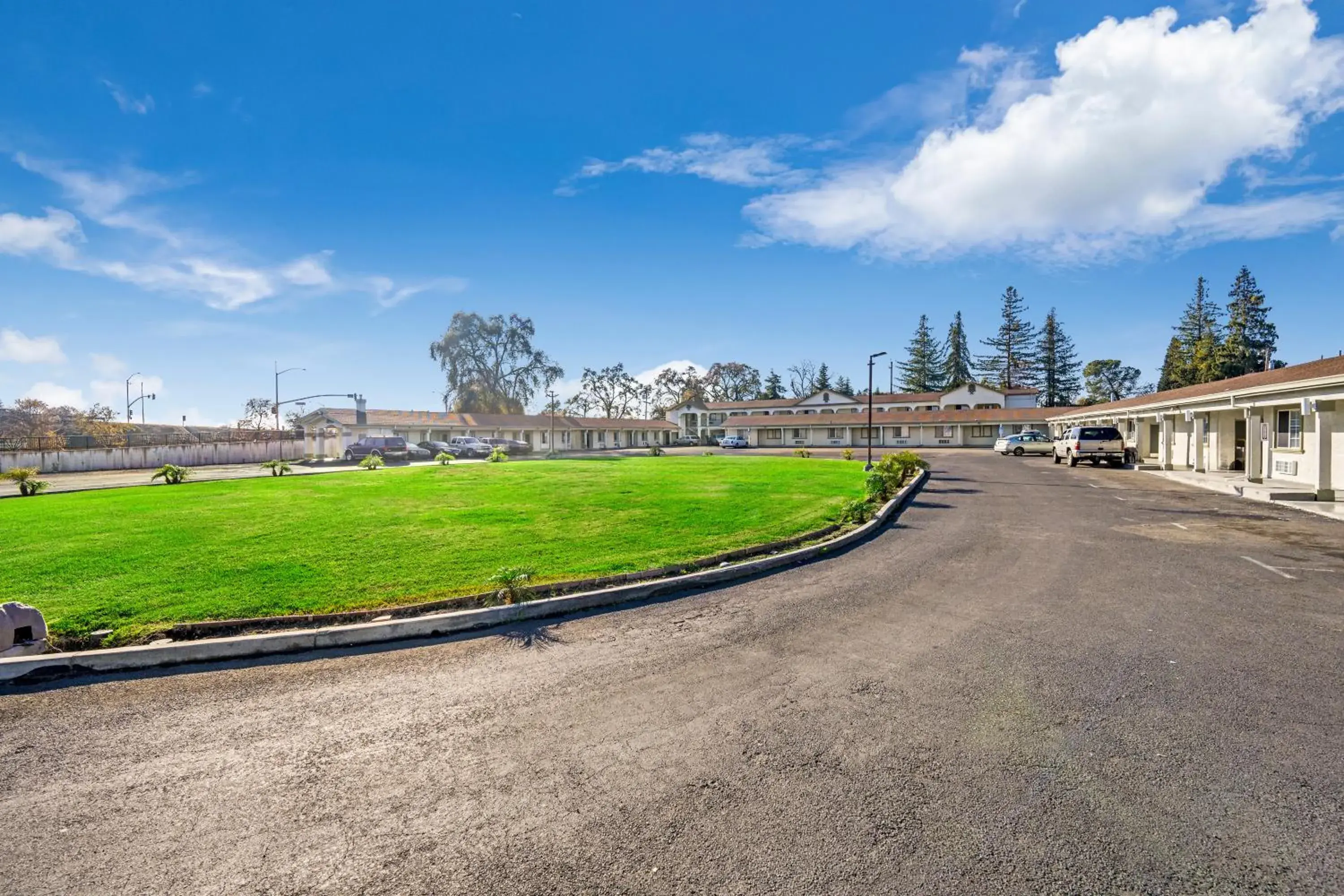 Property building in Rodeway Inn Stockton Highway 99 Property building in Rodeway Inn Stockton Highway 99
