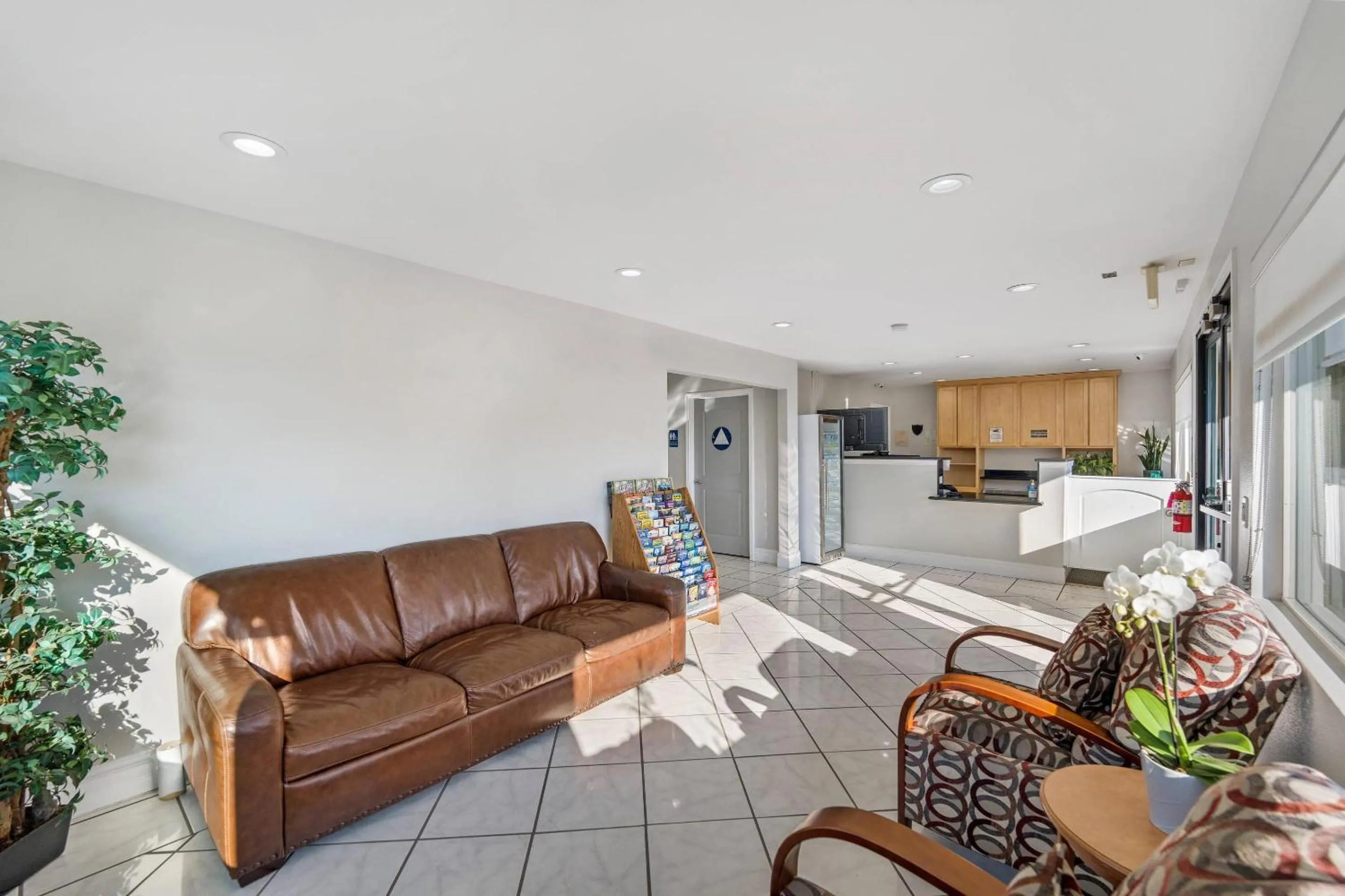 Lobby or reception in Rodeway Inn Stockton Highway 99