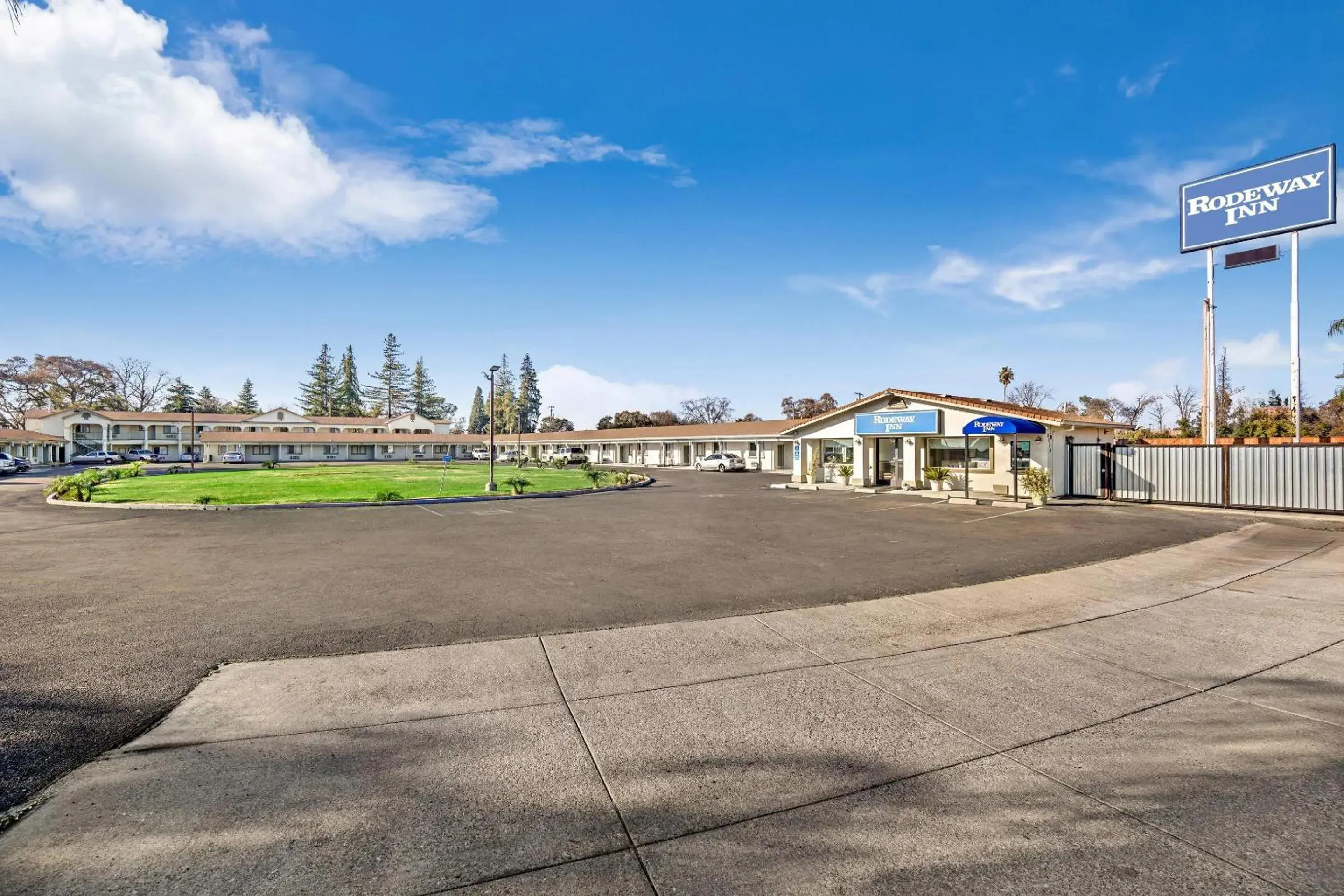 Property building in Rodeway Inn Stockton Highway 99 Property building in Rodeway Inn Stockton Highway 99