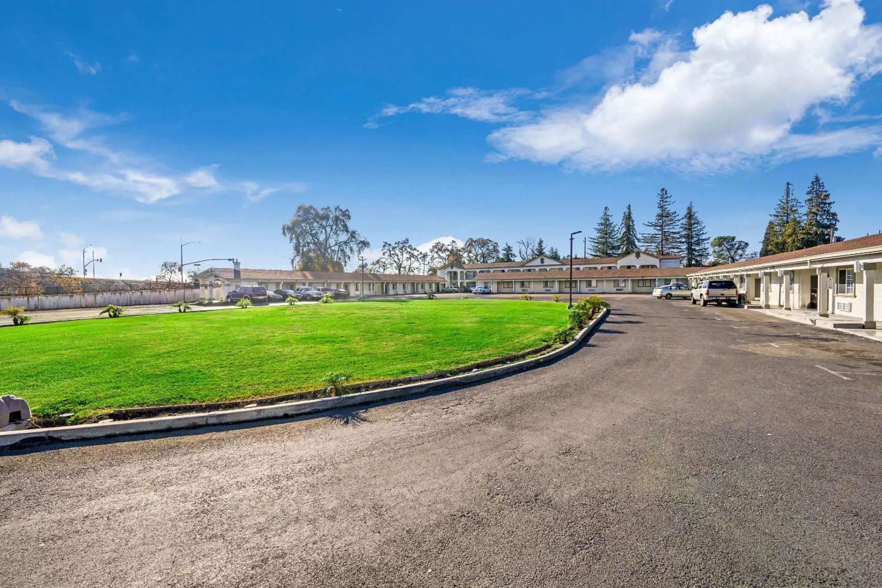 Property building in Rodeway Inn Stockton Highway 99 Property building in Rodeway Inn Stockton Highway 99