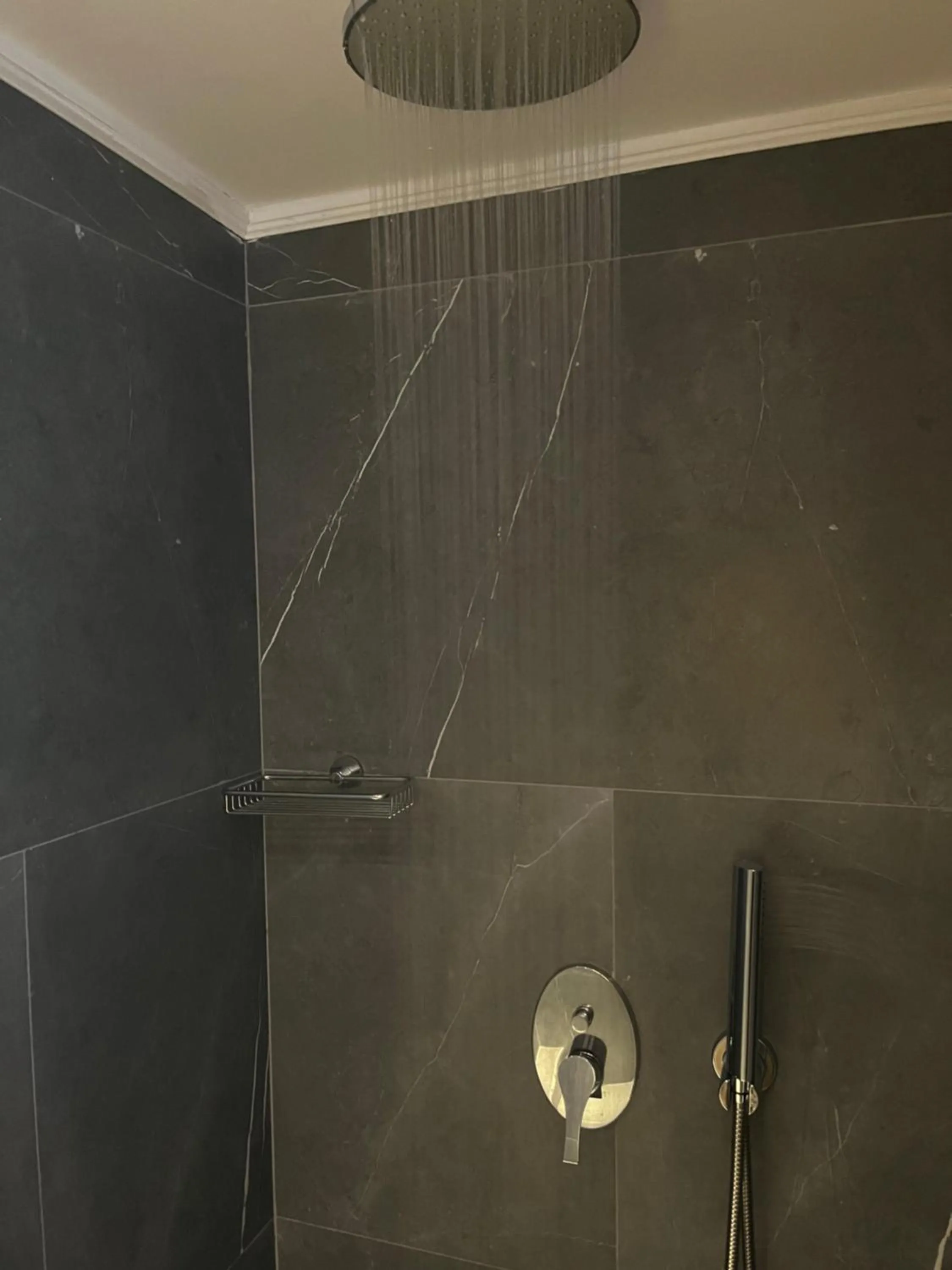 Shower in Villa Galaxy Santorini