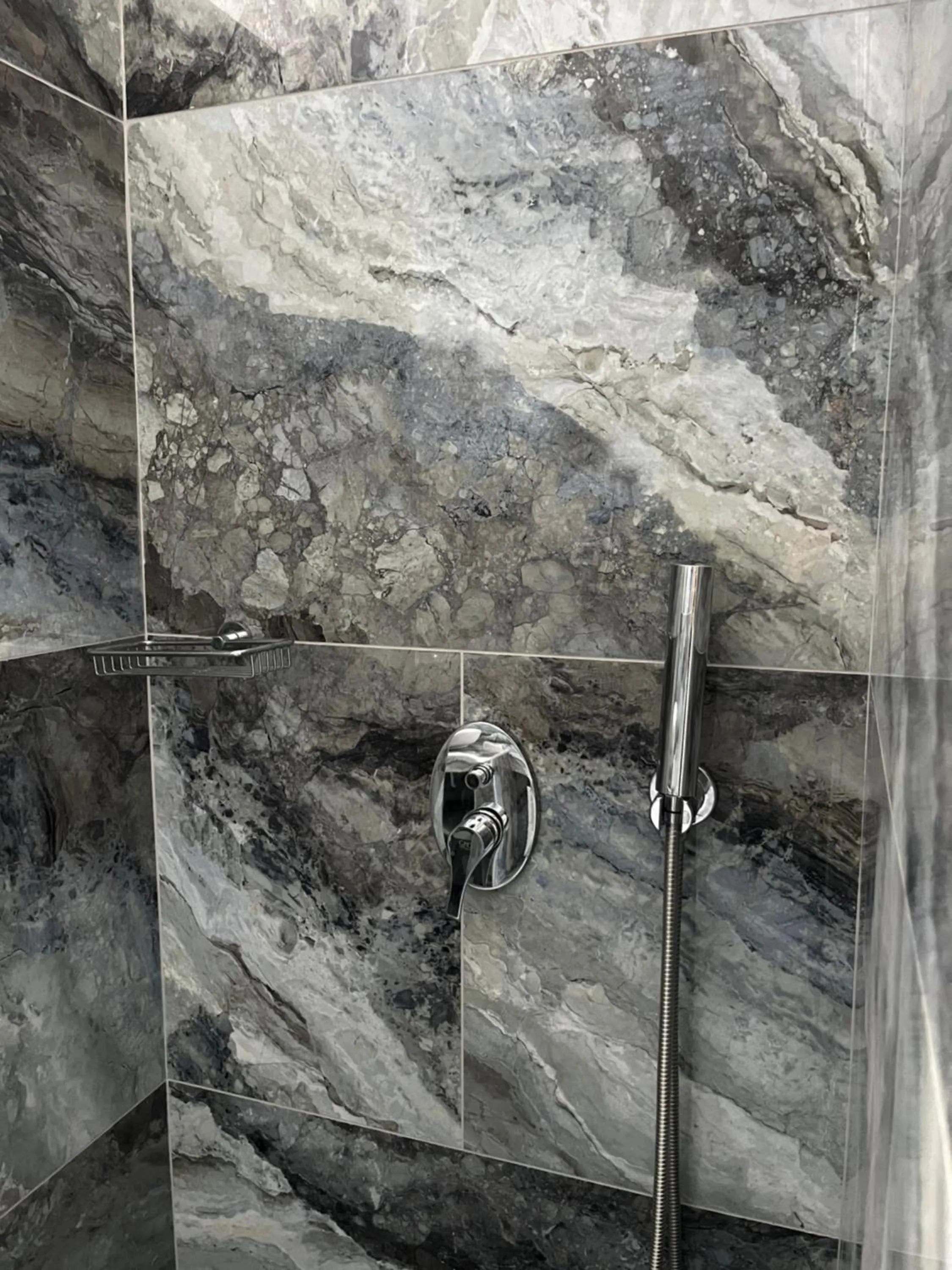 Shower in Villa Galaxy Santorini