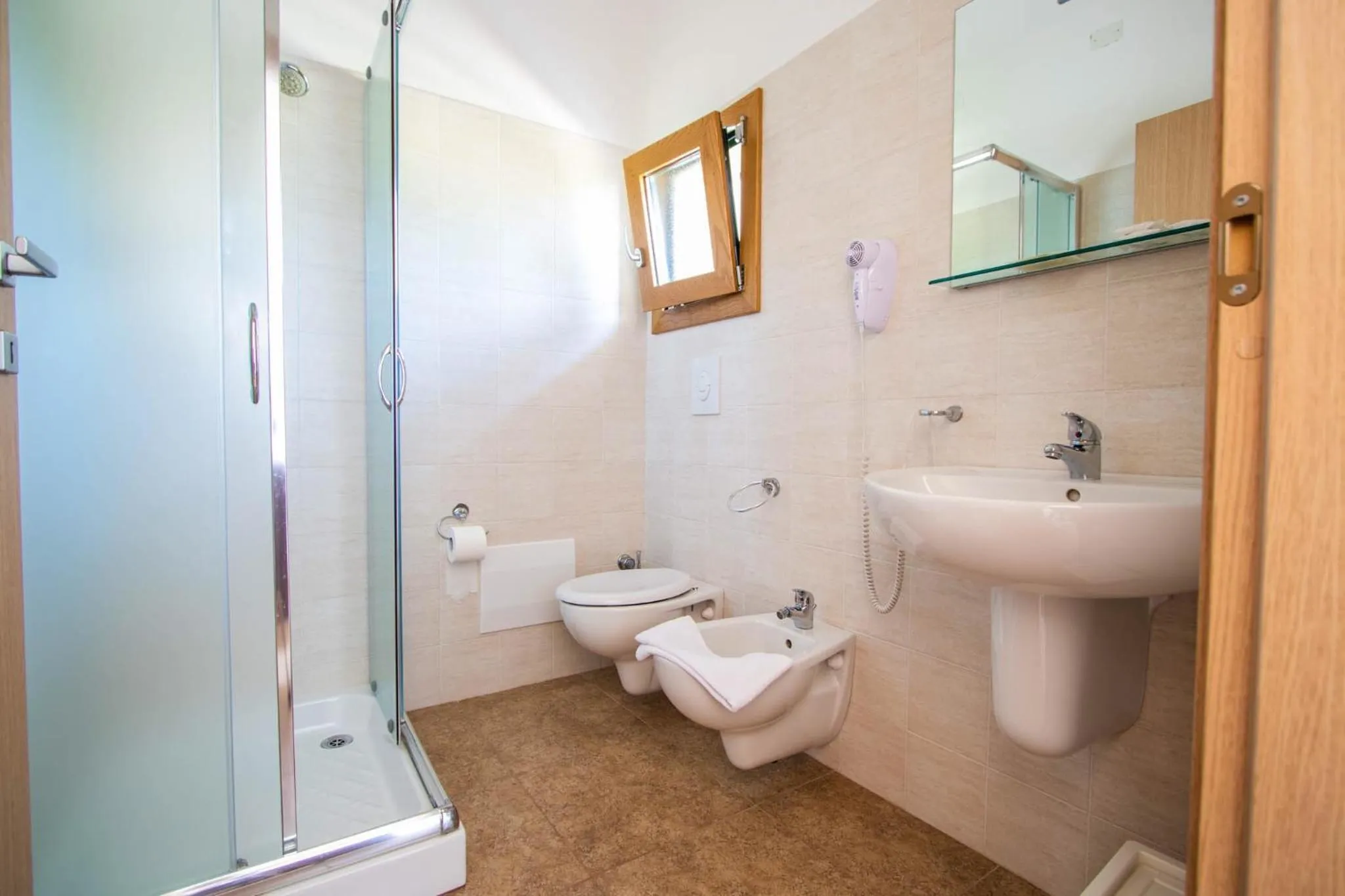 Shower in Hotel Eden