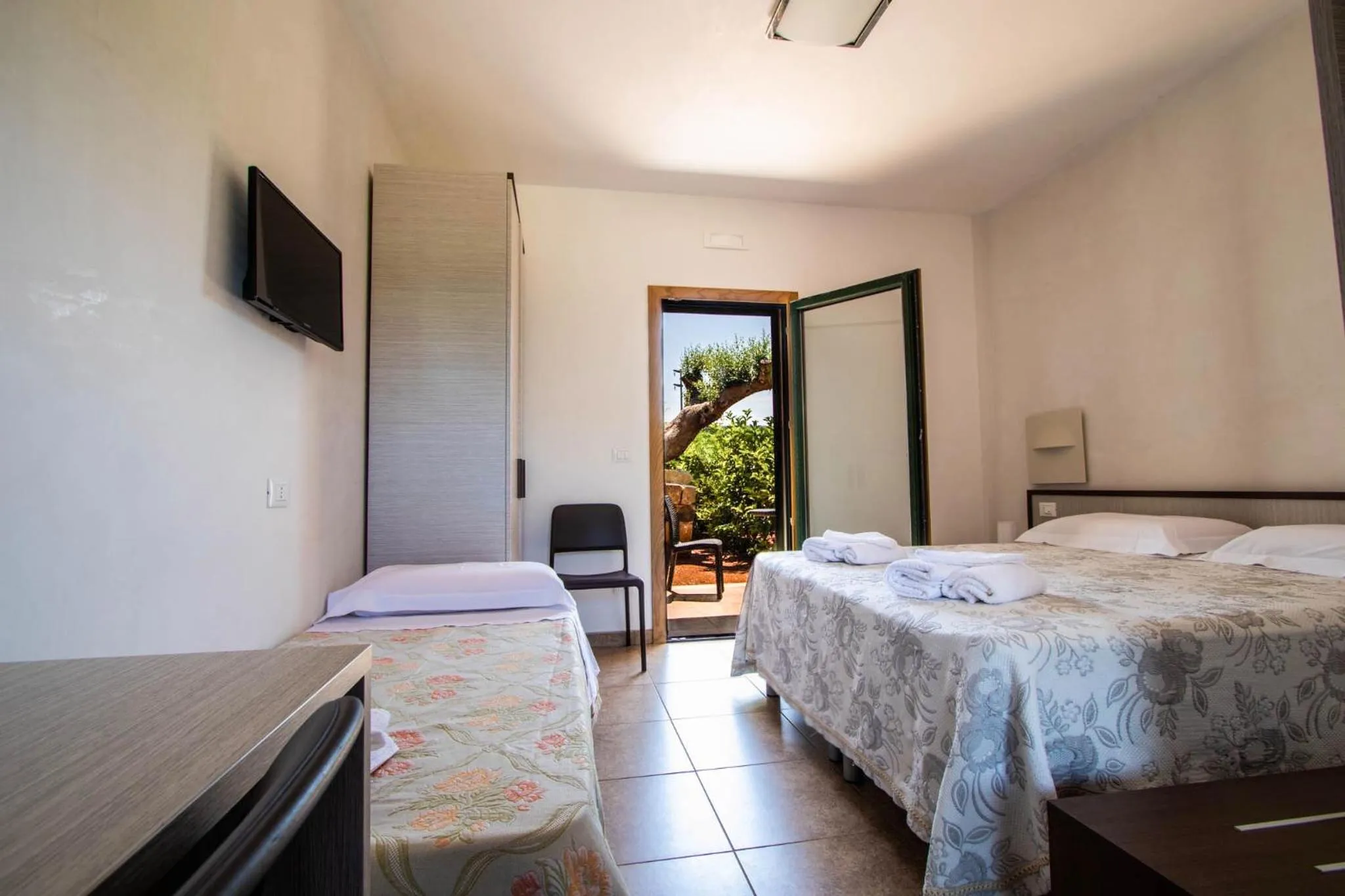 Photo of the whole room, Bed in Hotel Eden