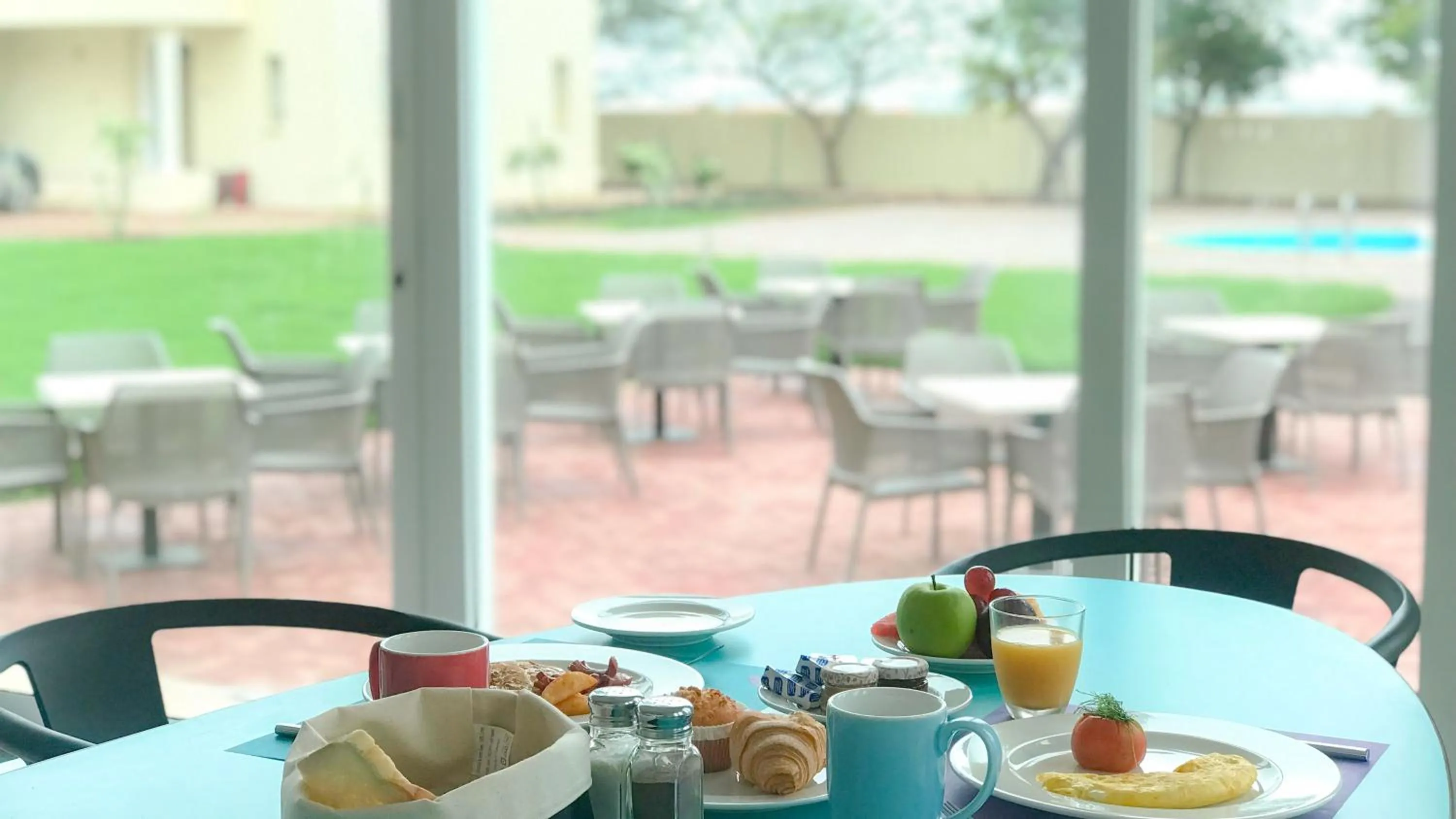 Restaurant/places to eat in Atana Stay Al Ashkara