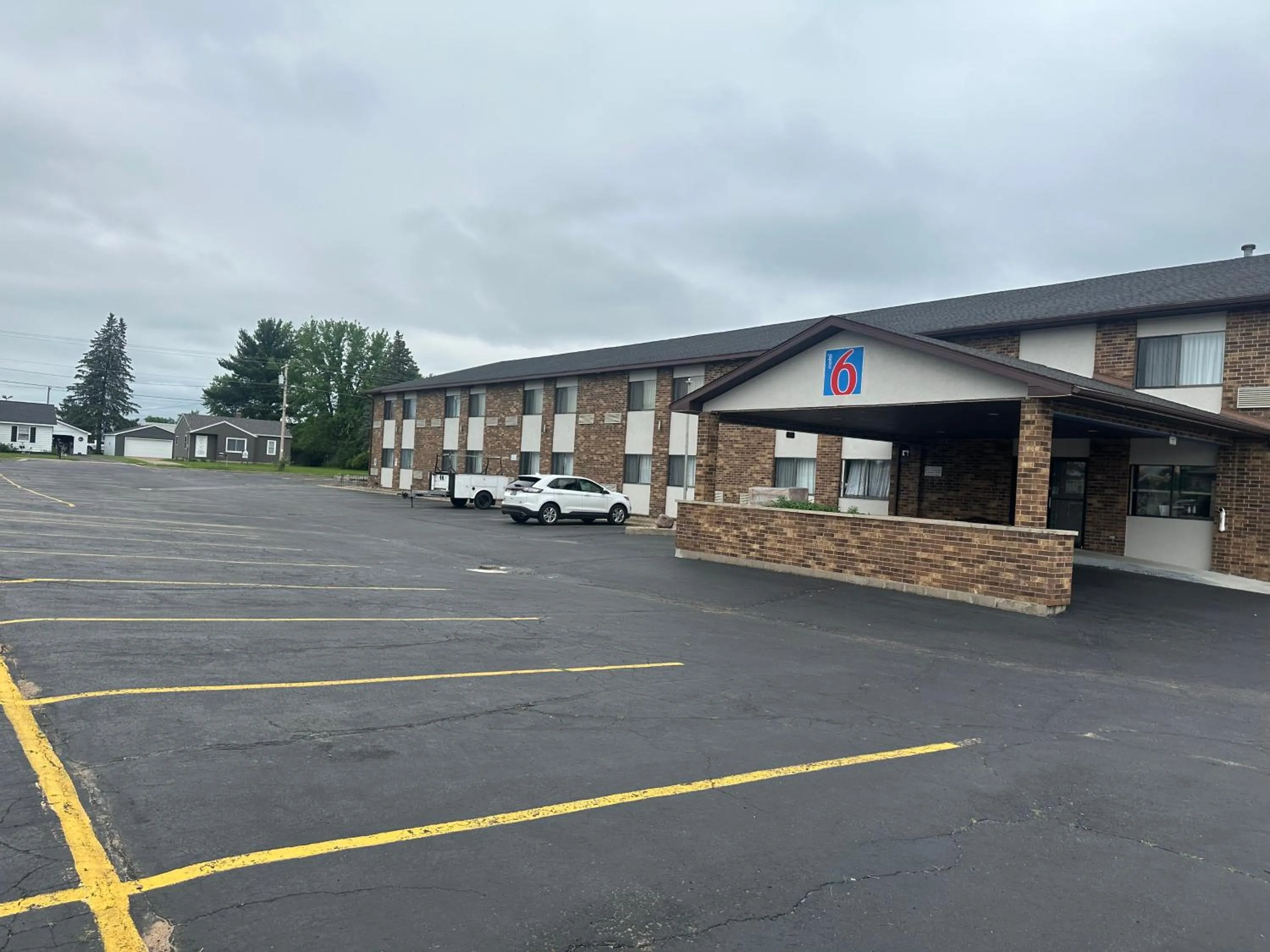 Property building in Motel 6-Wisconsin Rapids, WI