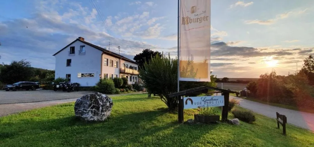 Property building in Landhaus vor Burg Eltz