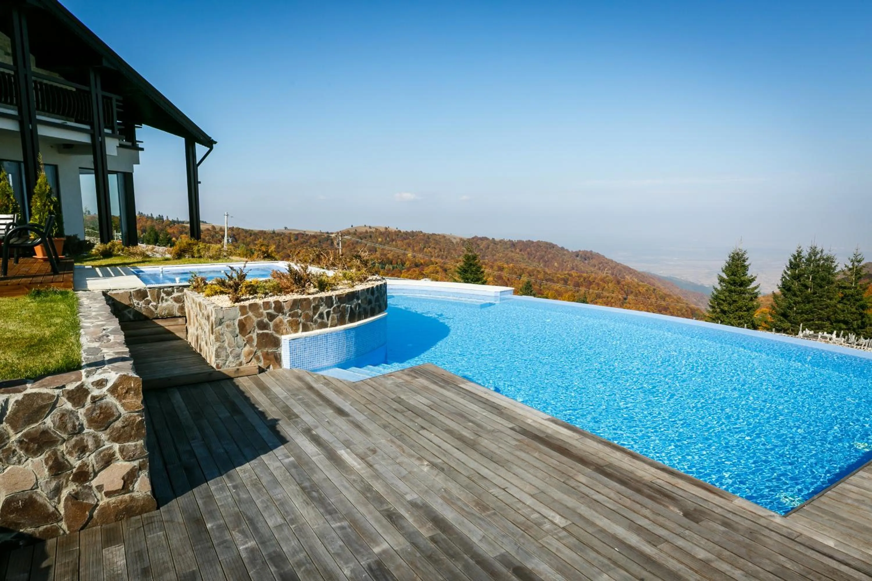 Property building in Castelnor