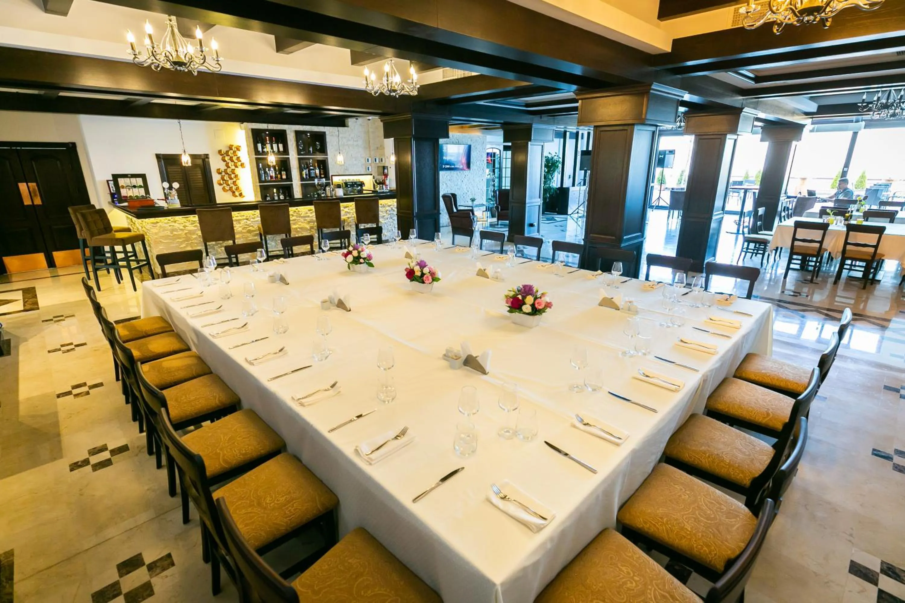 Restaurant/places to eat in Castelnor