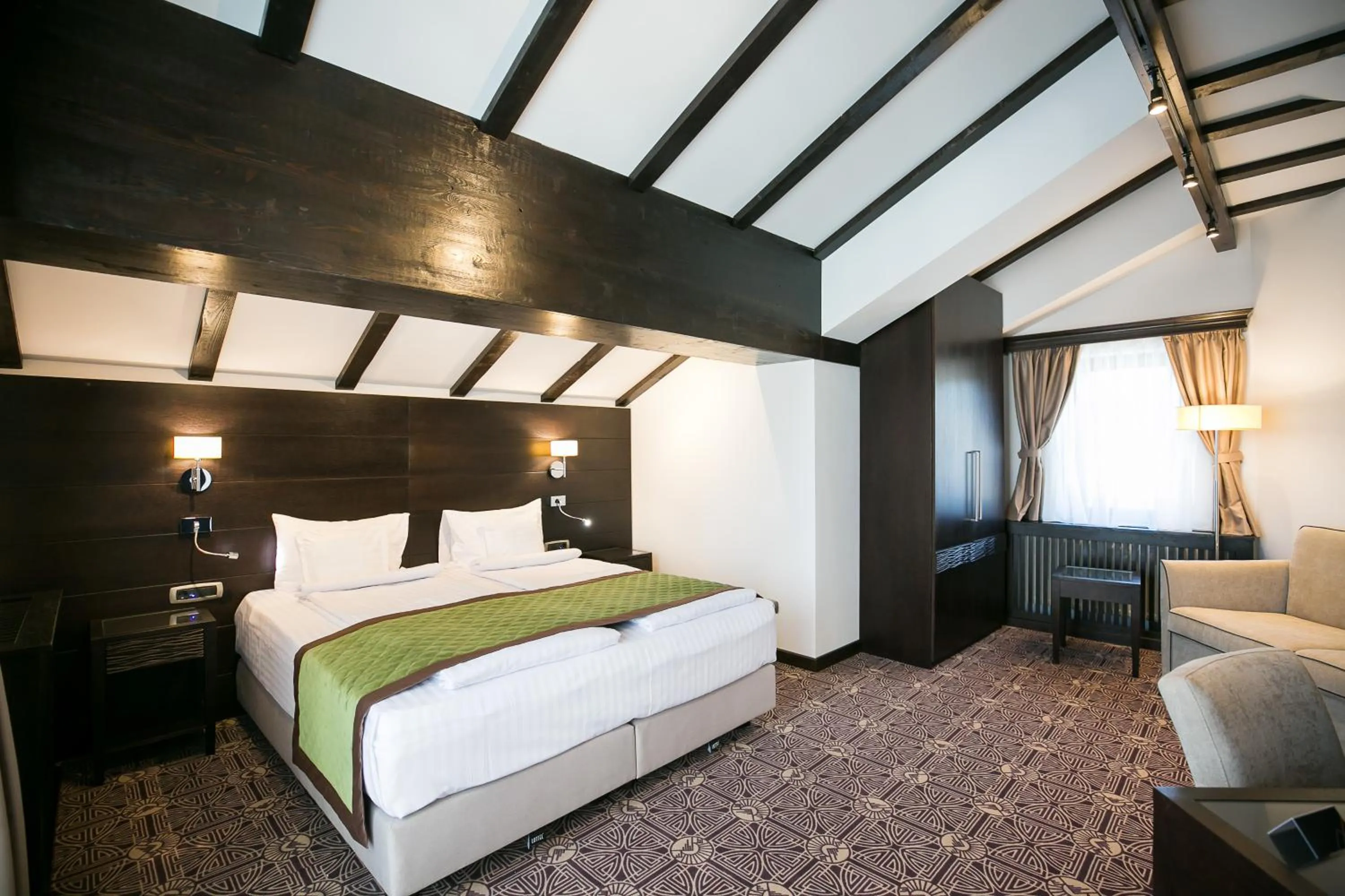 Photo of the whole room, Bed in Castelnor