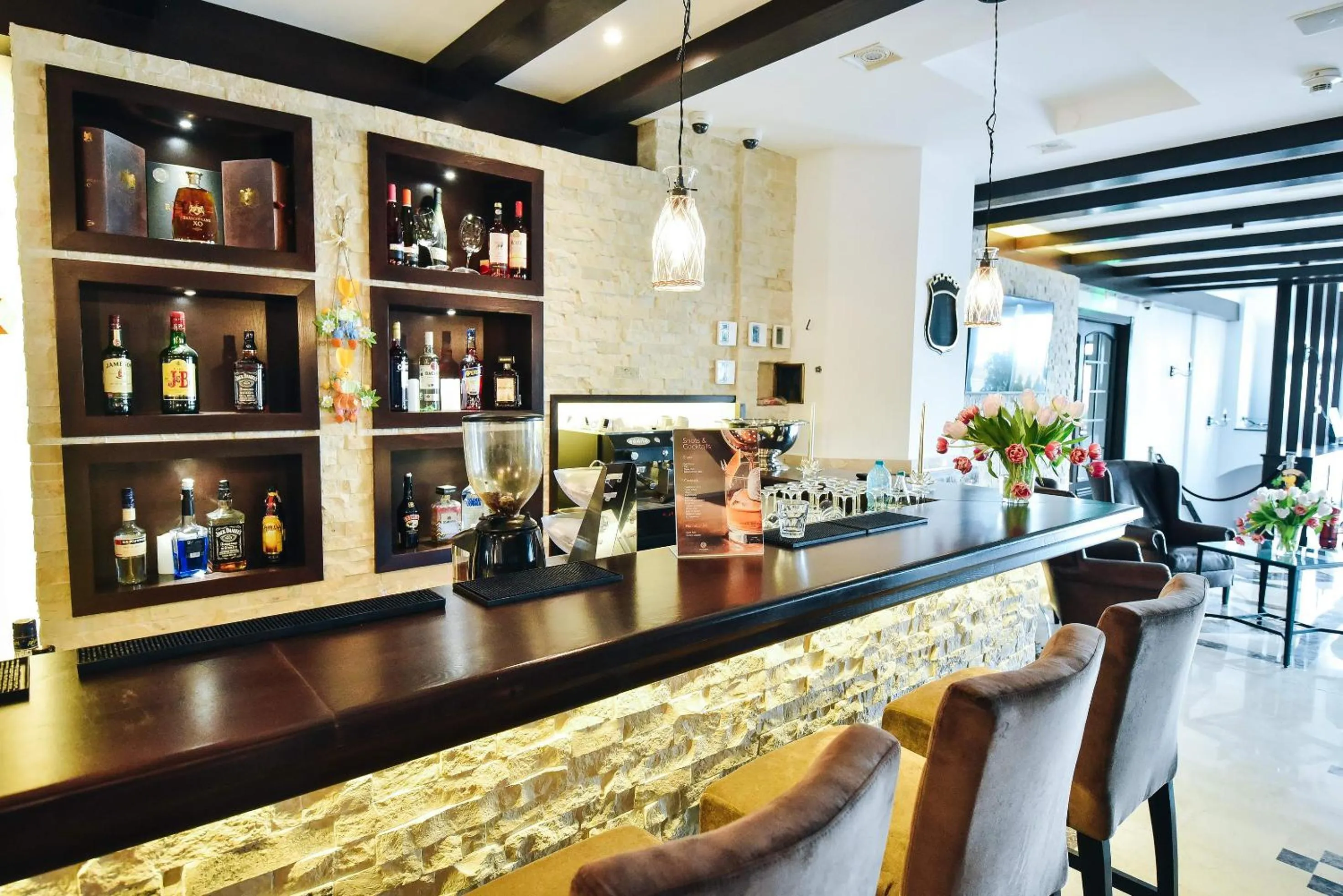 Restaurant/places to eat in Castelnor