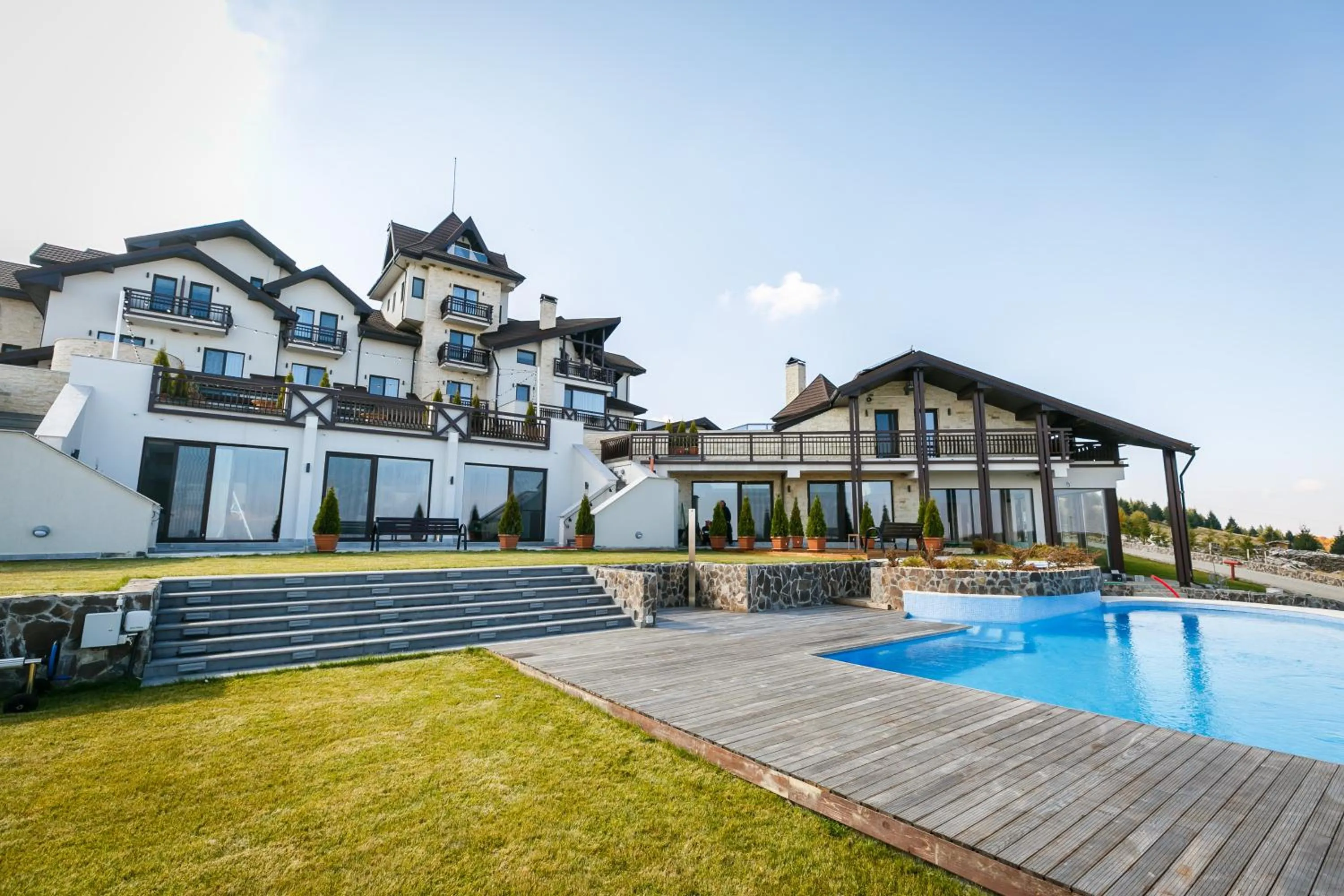 Property building in Castelnor