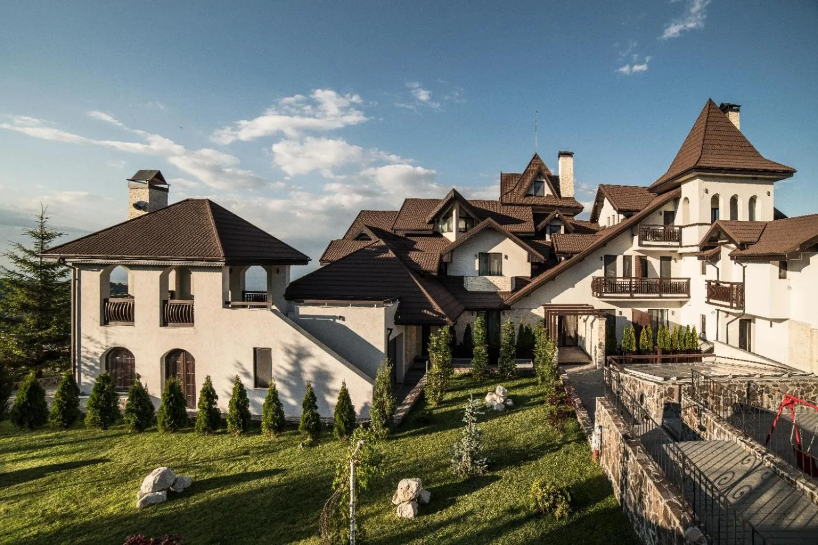 Property building in Castelnor