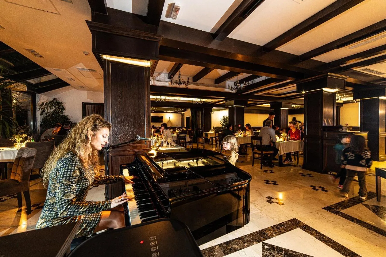 Restaurant/places to eat in Castelnor