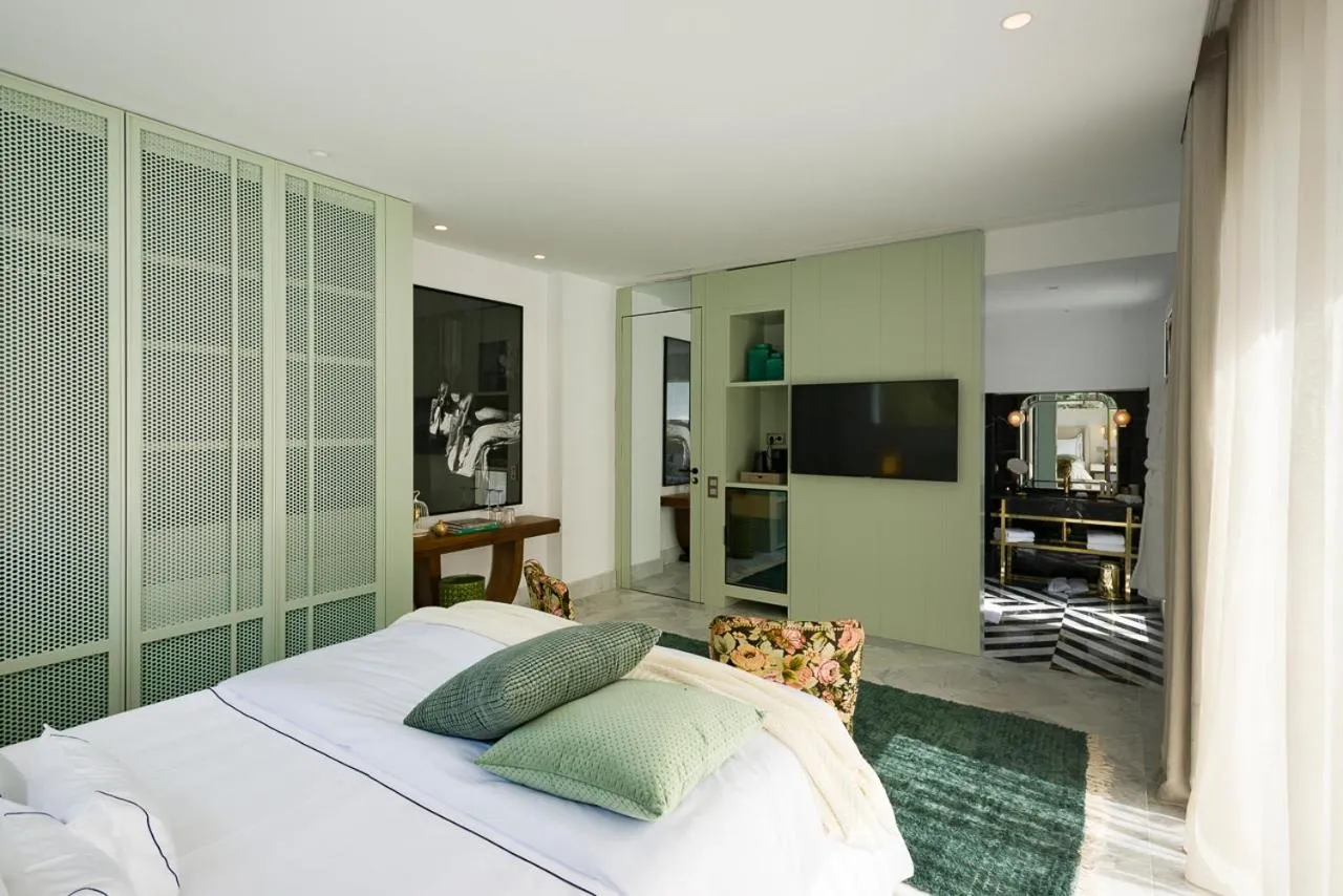 TV and multimedia, Bed in Maison Dedine- SmallLuxuryHotels -Adults Only