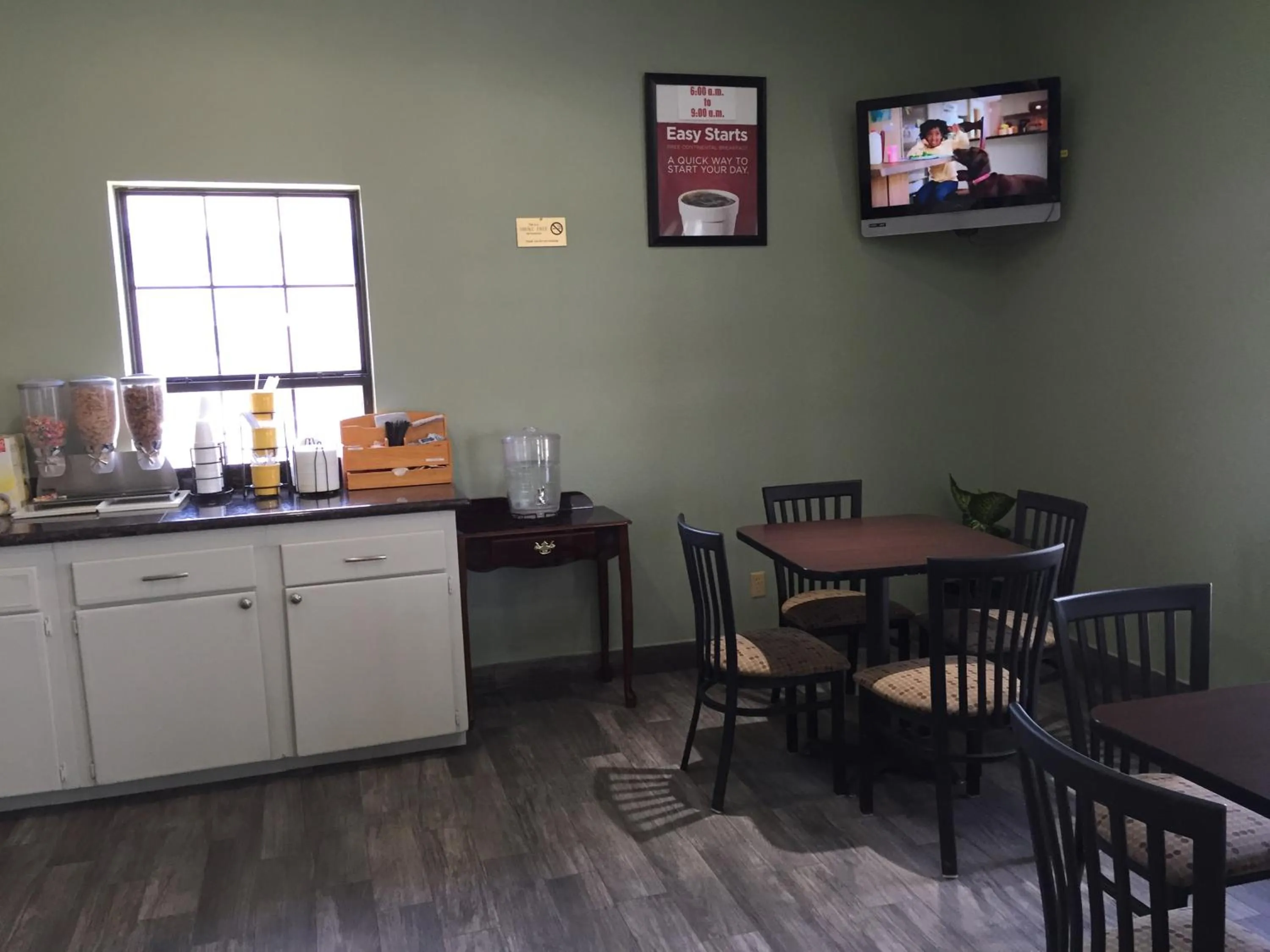 Continental breakfast in Americas Best Value Inn-Norman