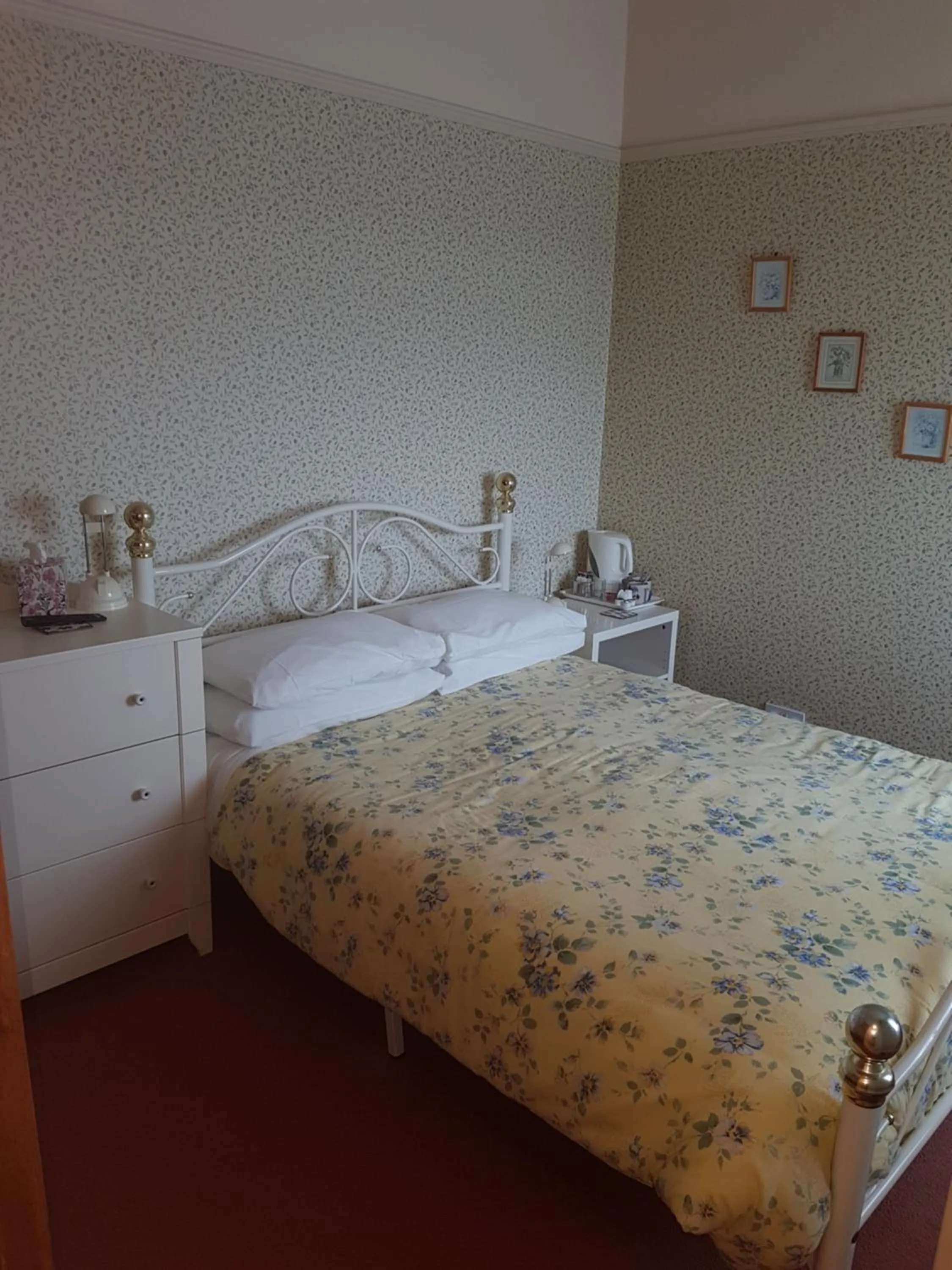 Bed in Cameron court B&B