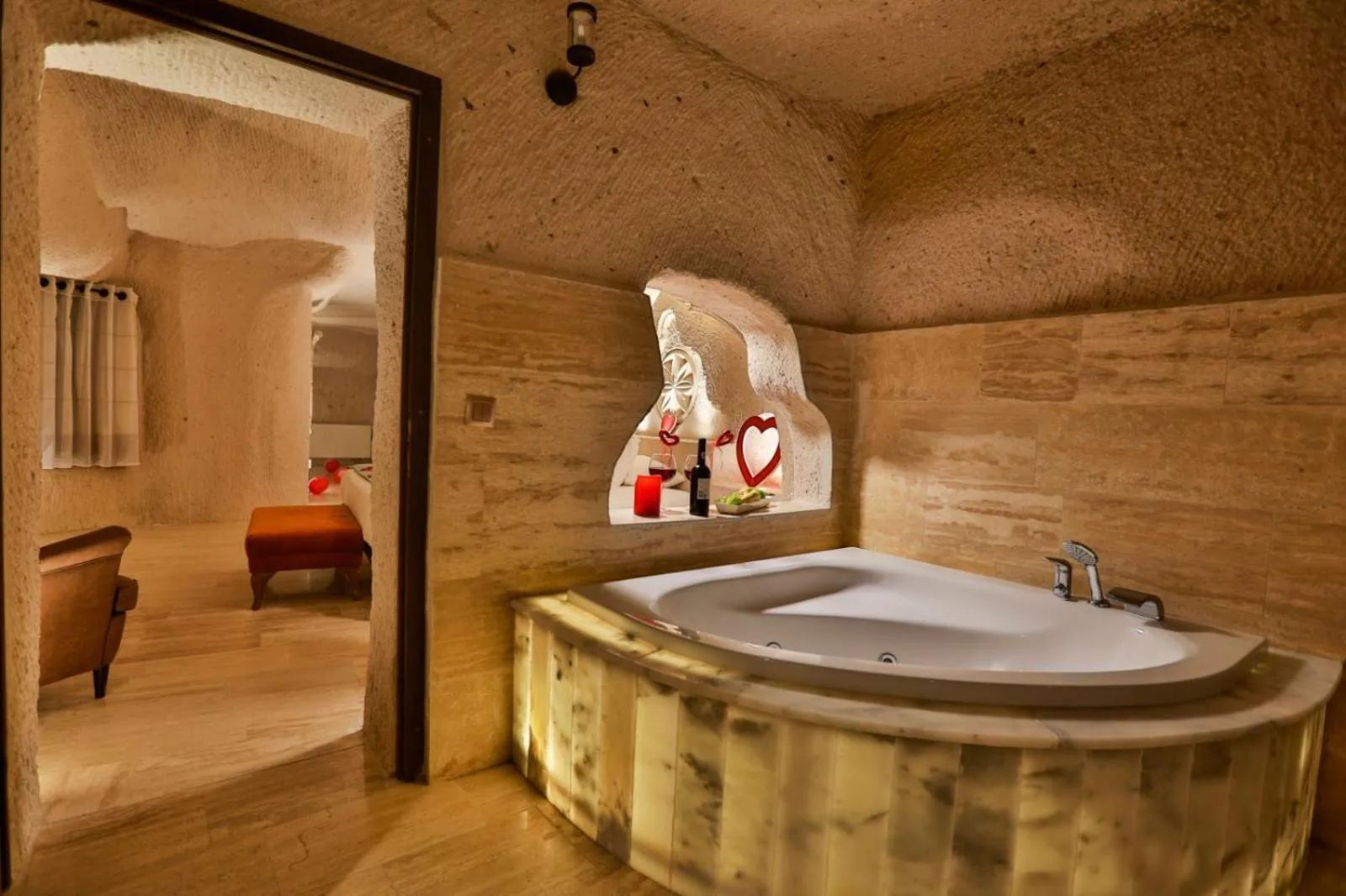 Hot Tub in Corner İn Cappadocia