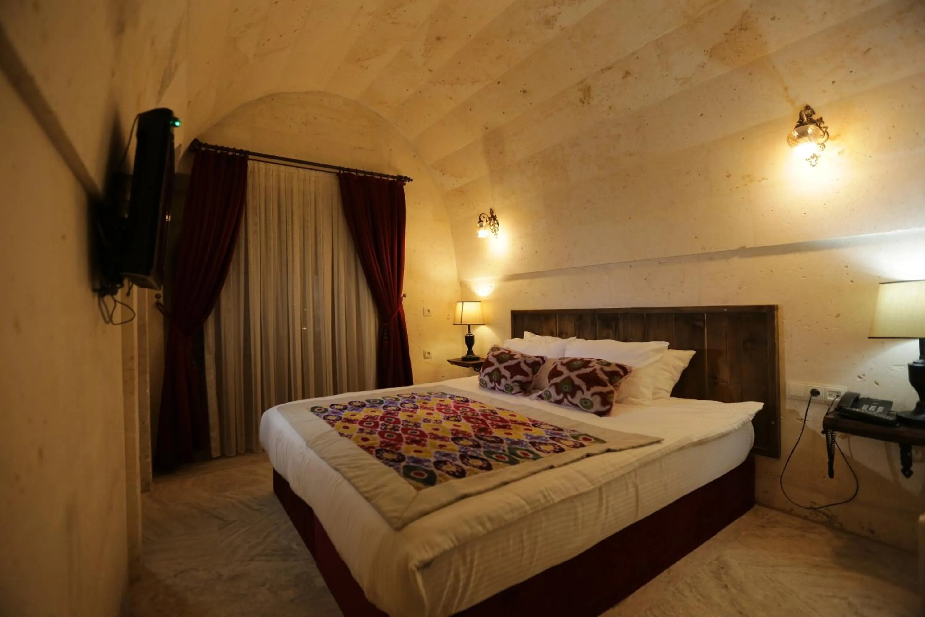 Photo of the whole room, Bed in Corner İn Cappadocia
