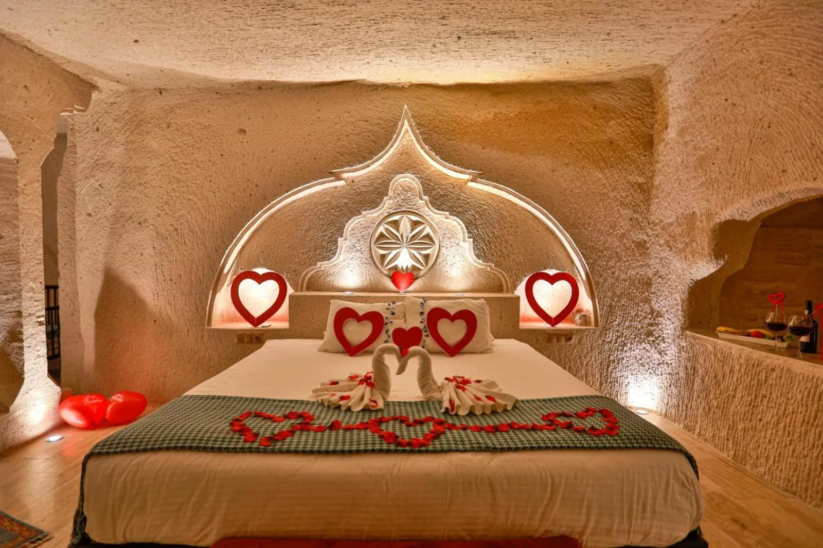 Photo of the whole room, Bed in Corner İn Cappadocia