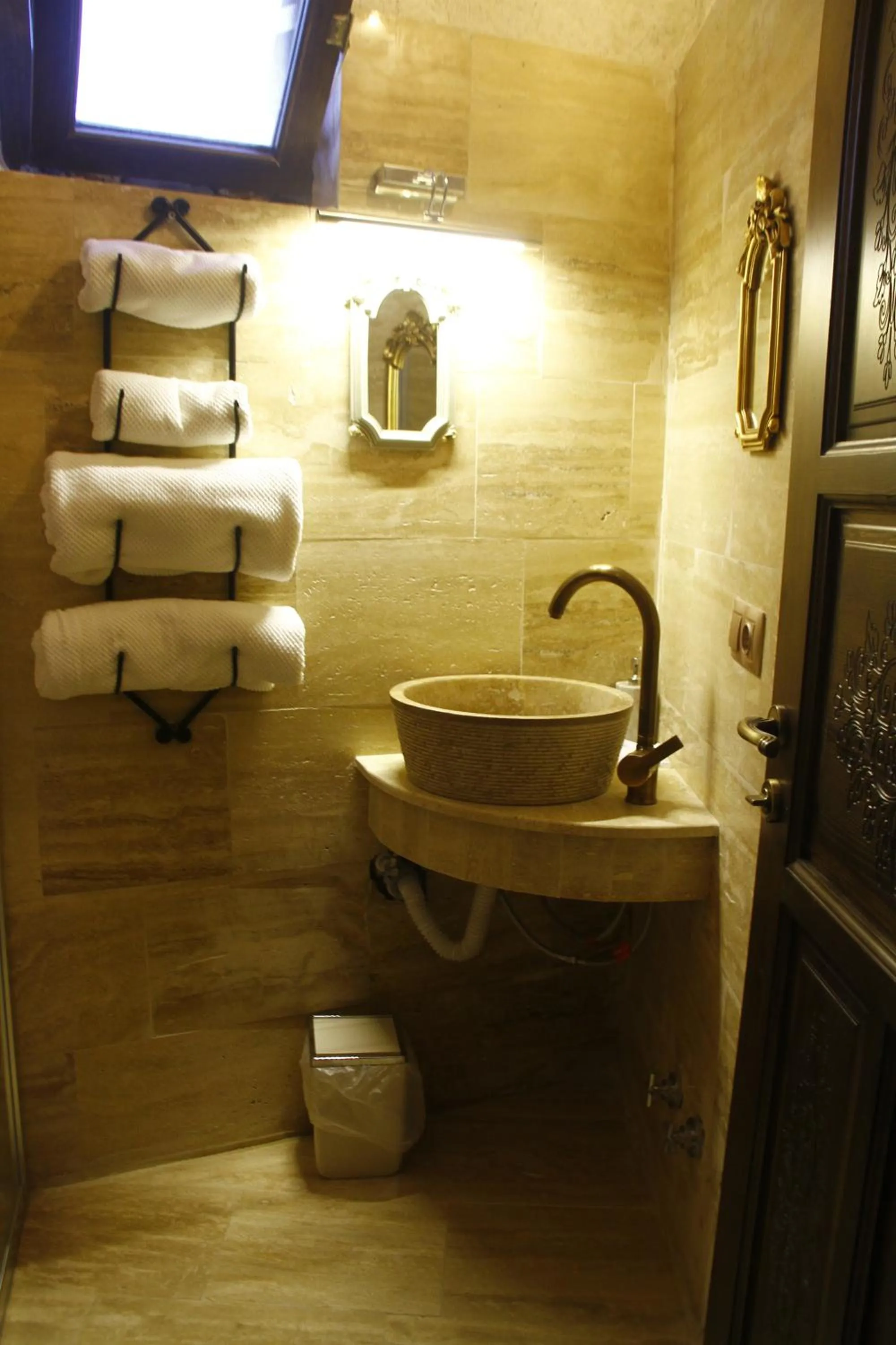 Bathroom in Corner İn Cappadocia