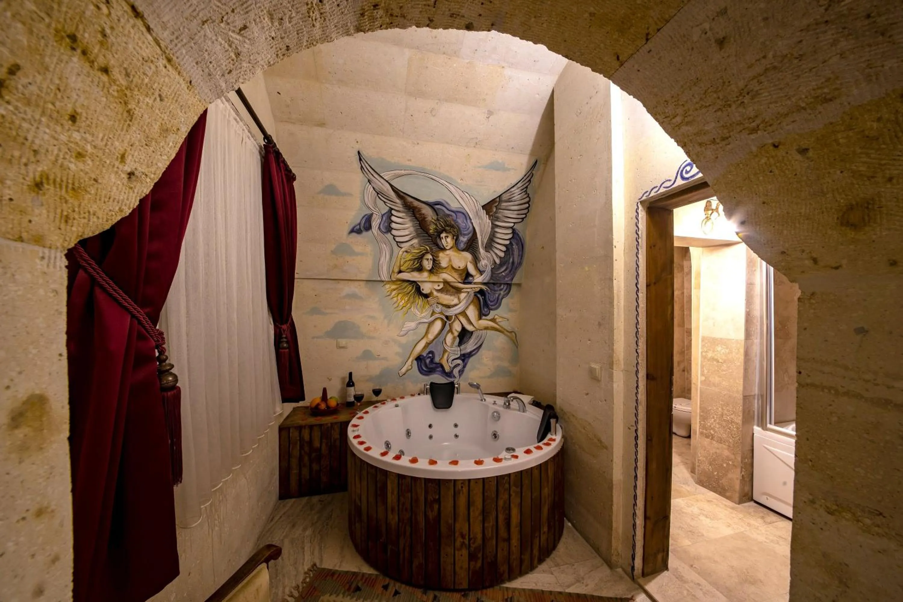 Hot Tub in Corner İn Cappadocia