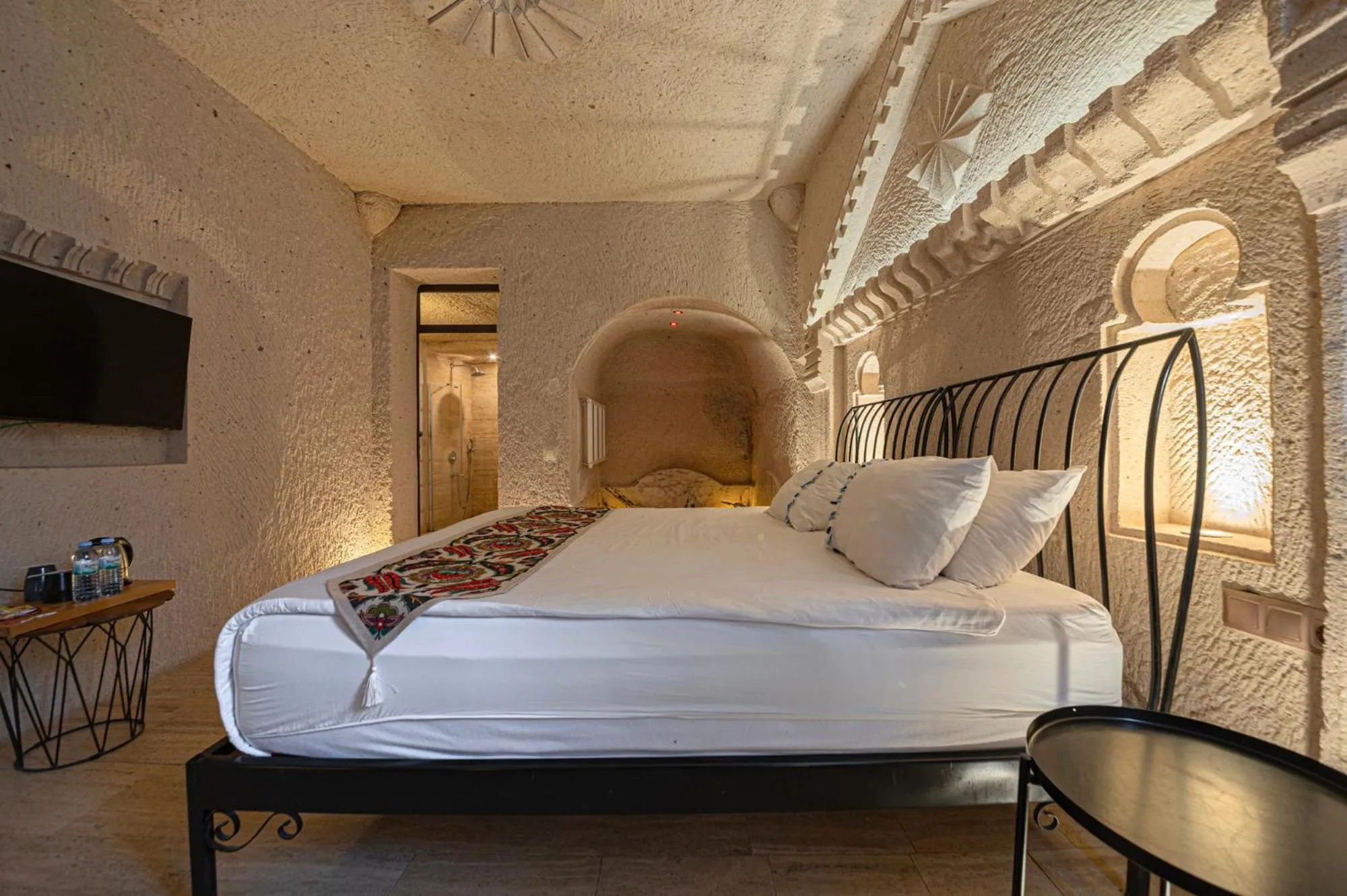 TV and multimedia, Bed in Corner İn Cappadocia