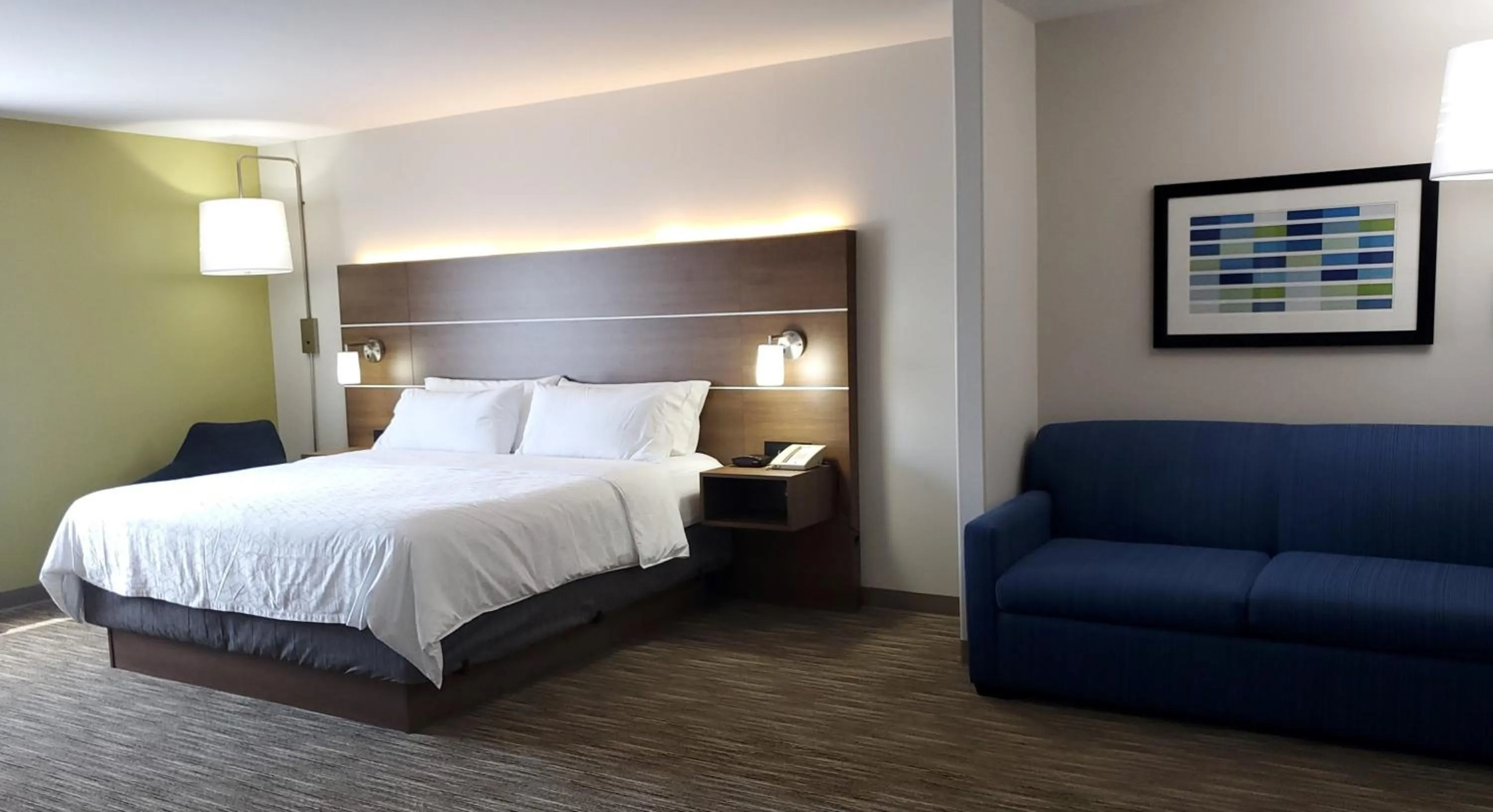 Photo of the whole room, Bed in Holiday Inn Express & Suites-Regina-South by IHG