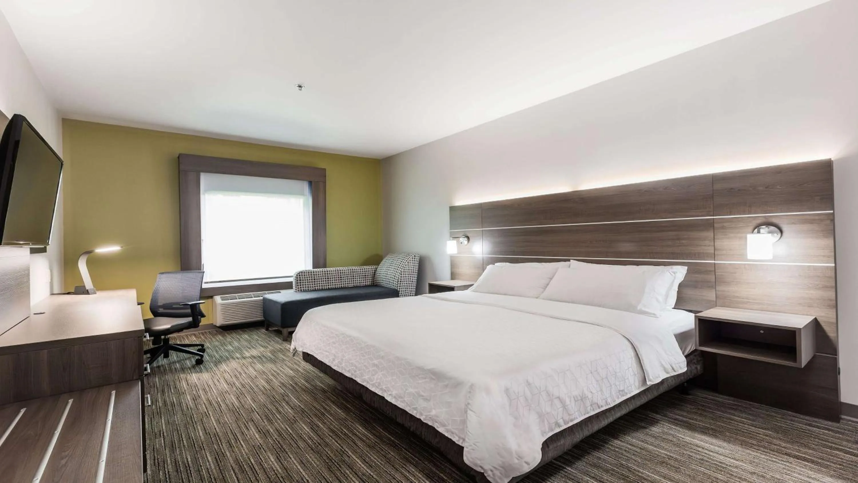 Photo of the whole room, Bed in Holiday Inn Express & Suites-Regina-South by IHG