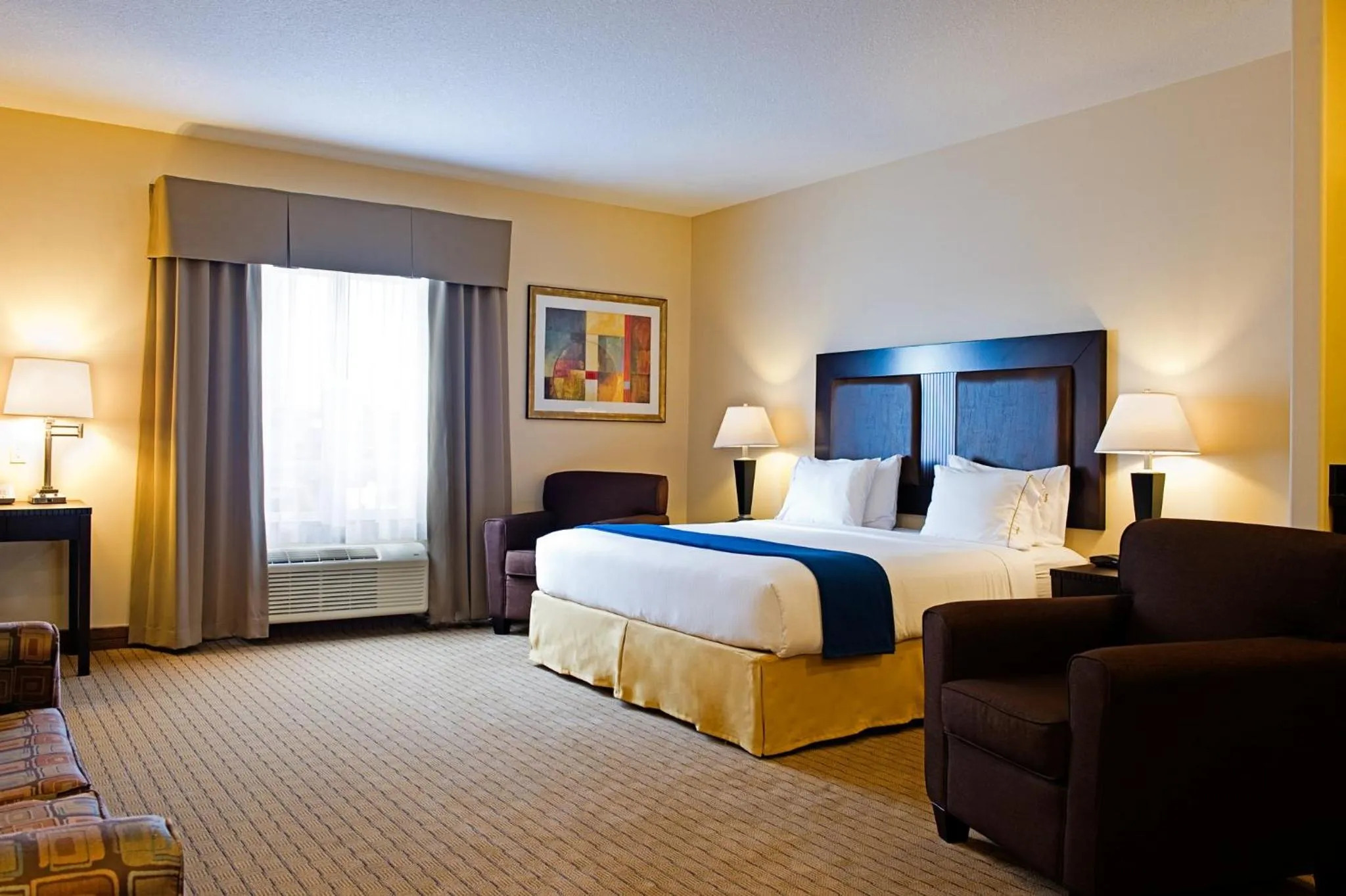 Photo of the whole room, Bed in Holiday Inn Express & Suites-Regina-South by IHG