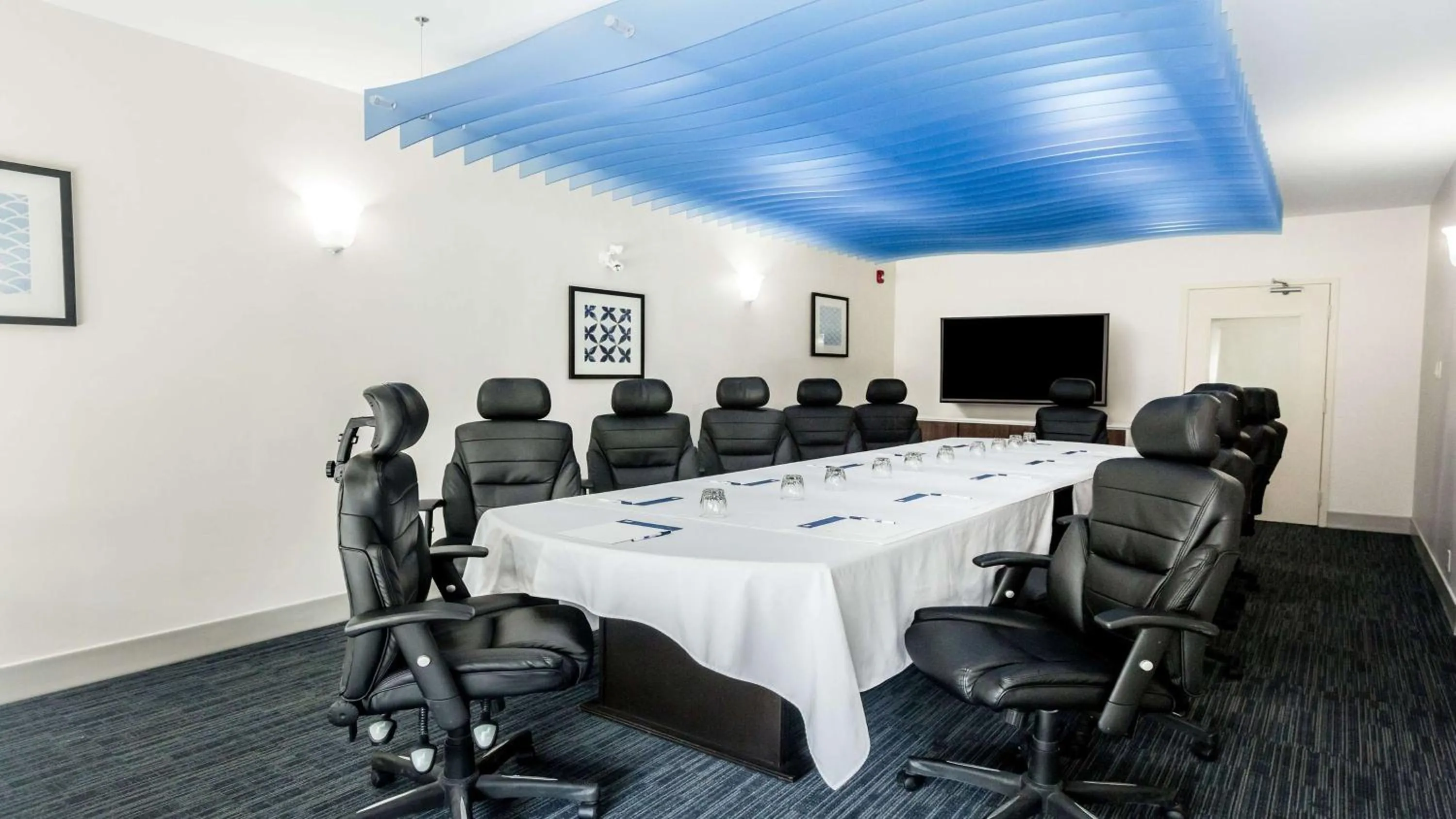 Meeting/conference room in Holiday Inn Express & Suites-Regina-South by IHG