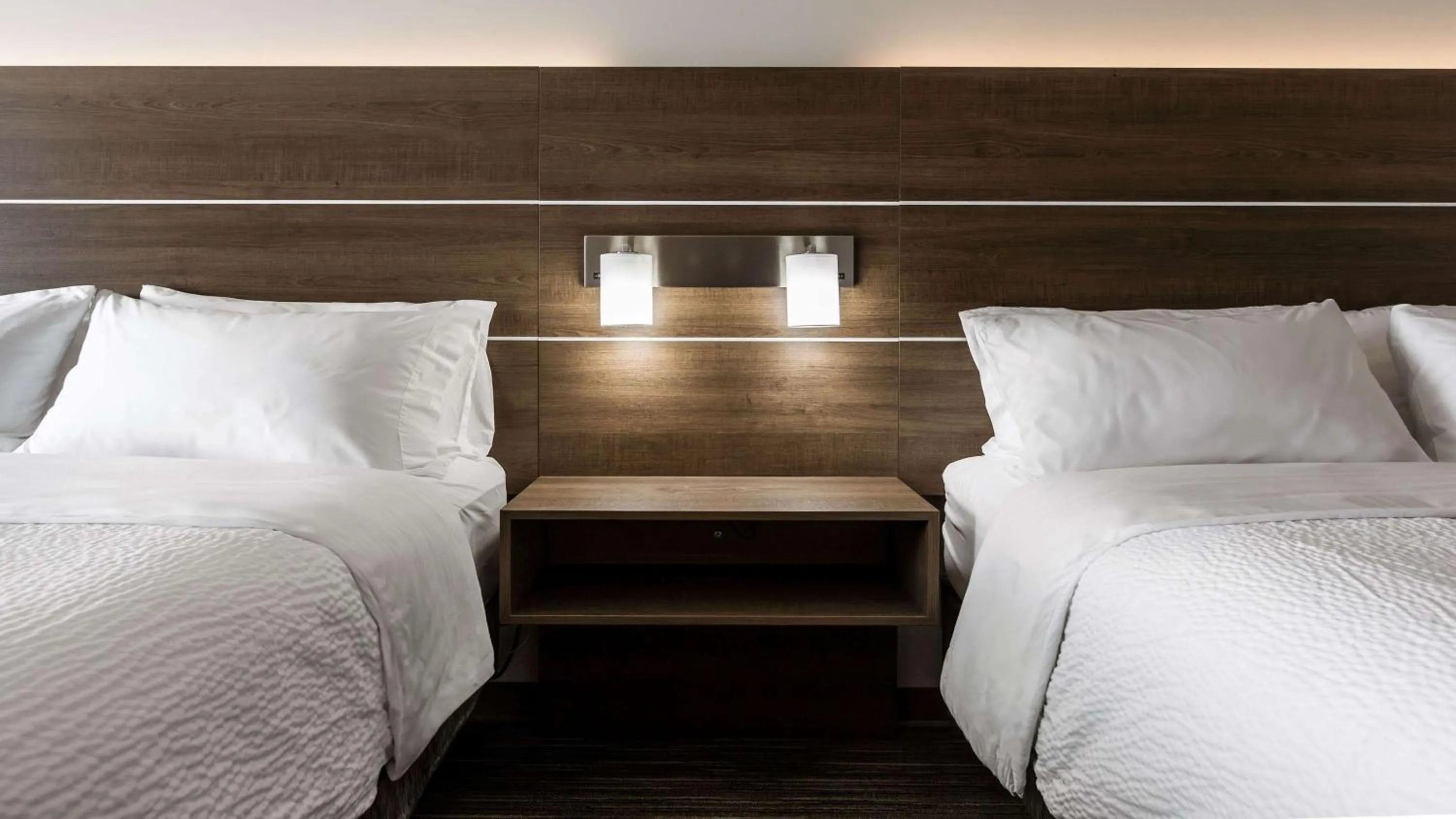 Photo of the whole room, Bed in Holiday Inn Express & Suites-Regina-South by IHG