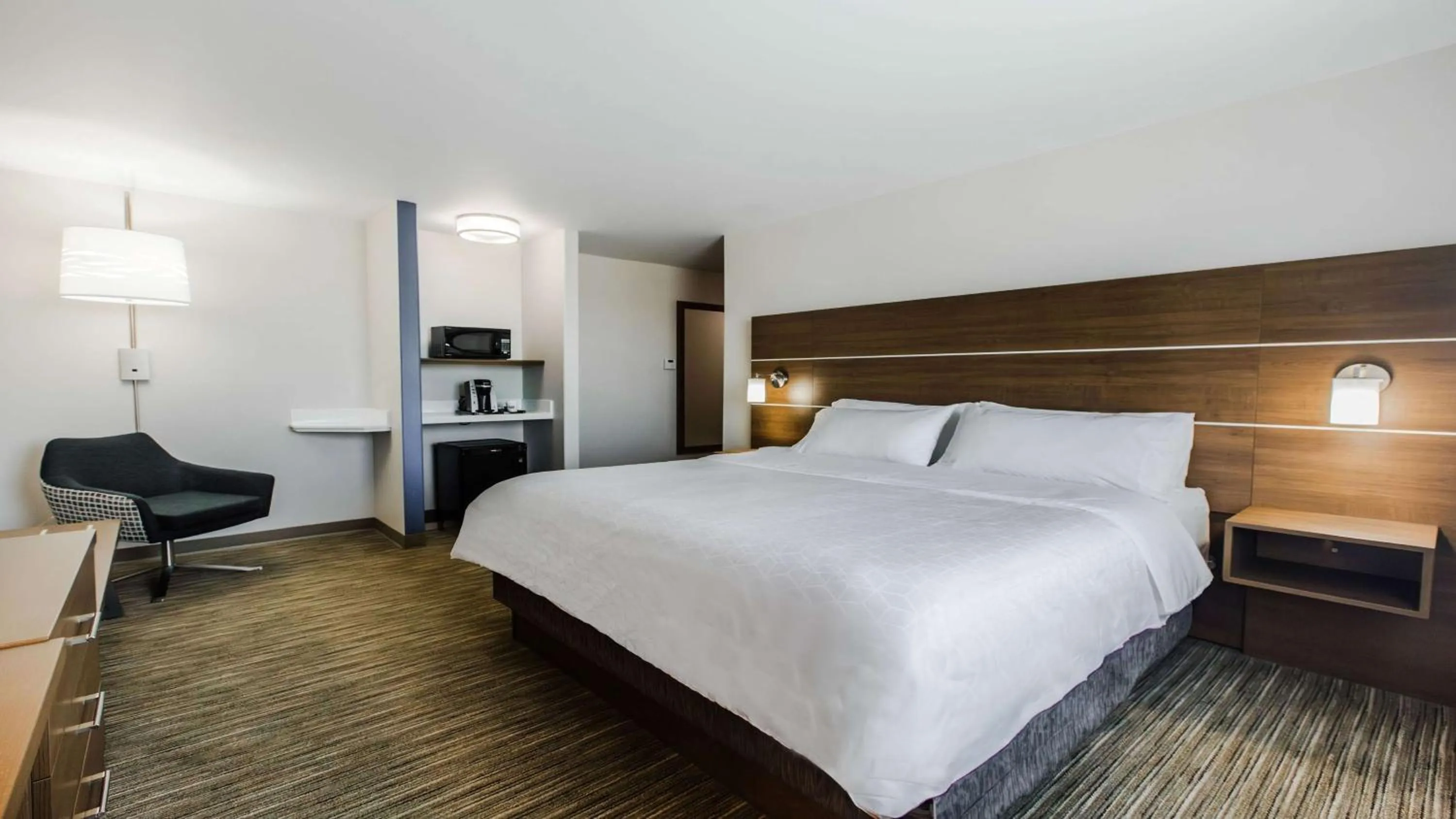 Photo of the whole room, Bed in Holiday Inn Express & Suites-Regina-South by IHG