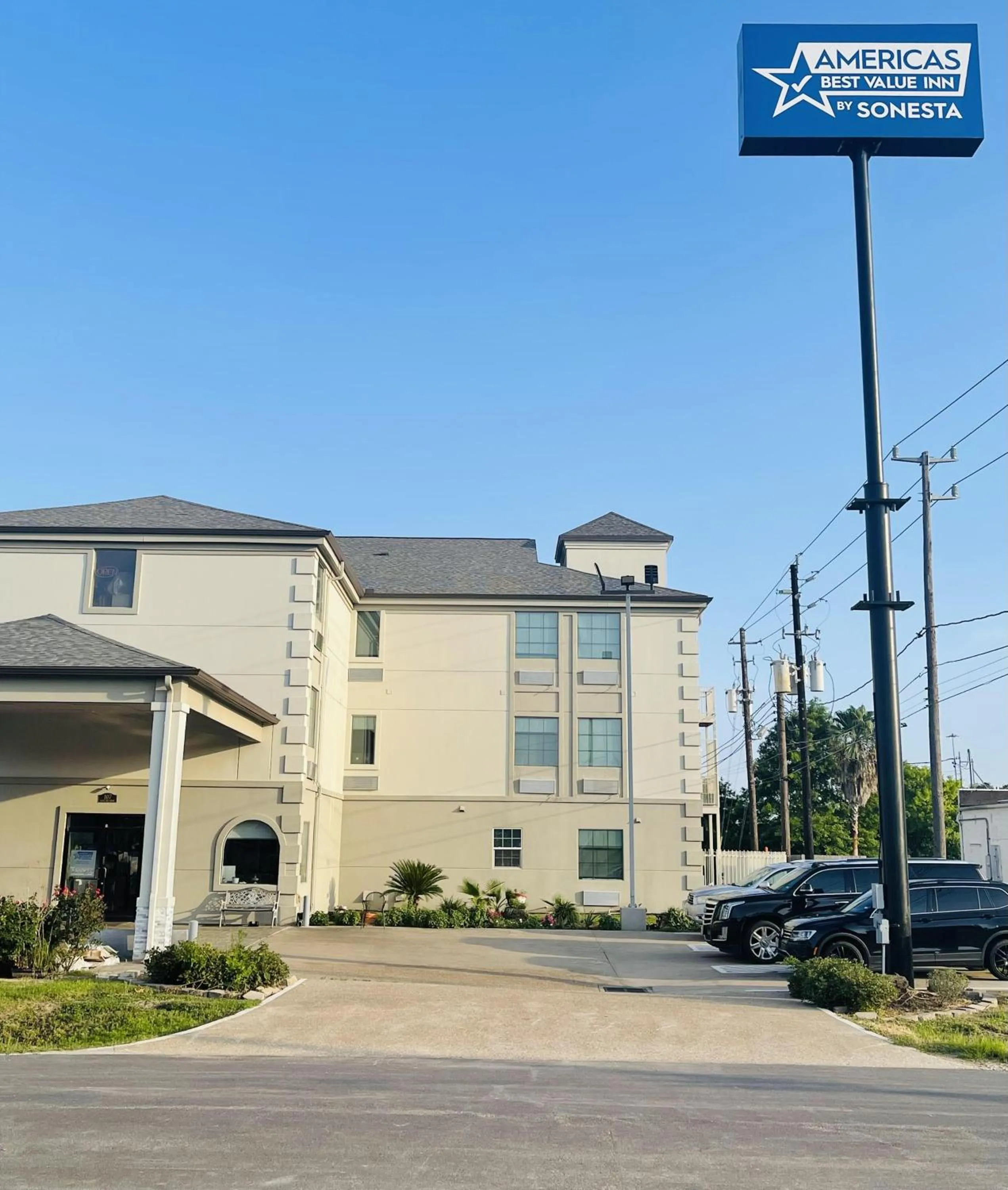 Property building in Americas Best Value Inn La Porte