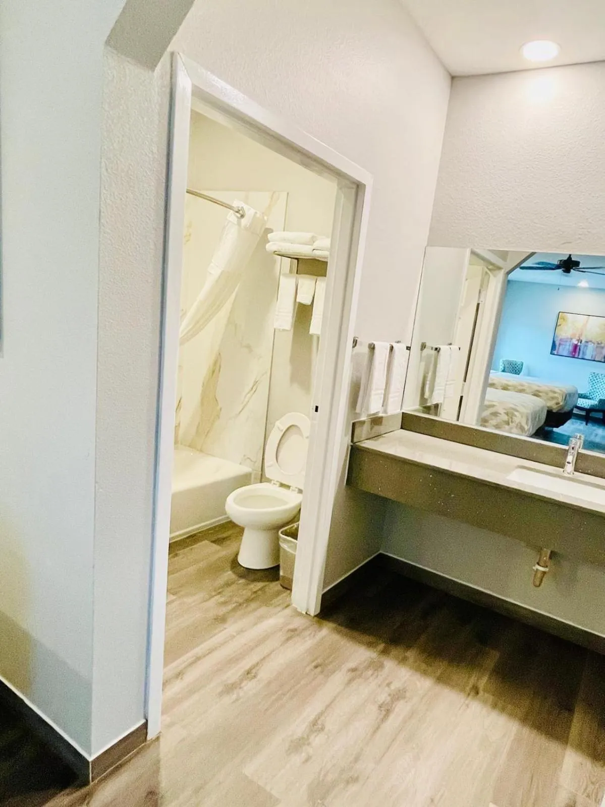 Bedroom in Americas Best Value Inn La Porte