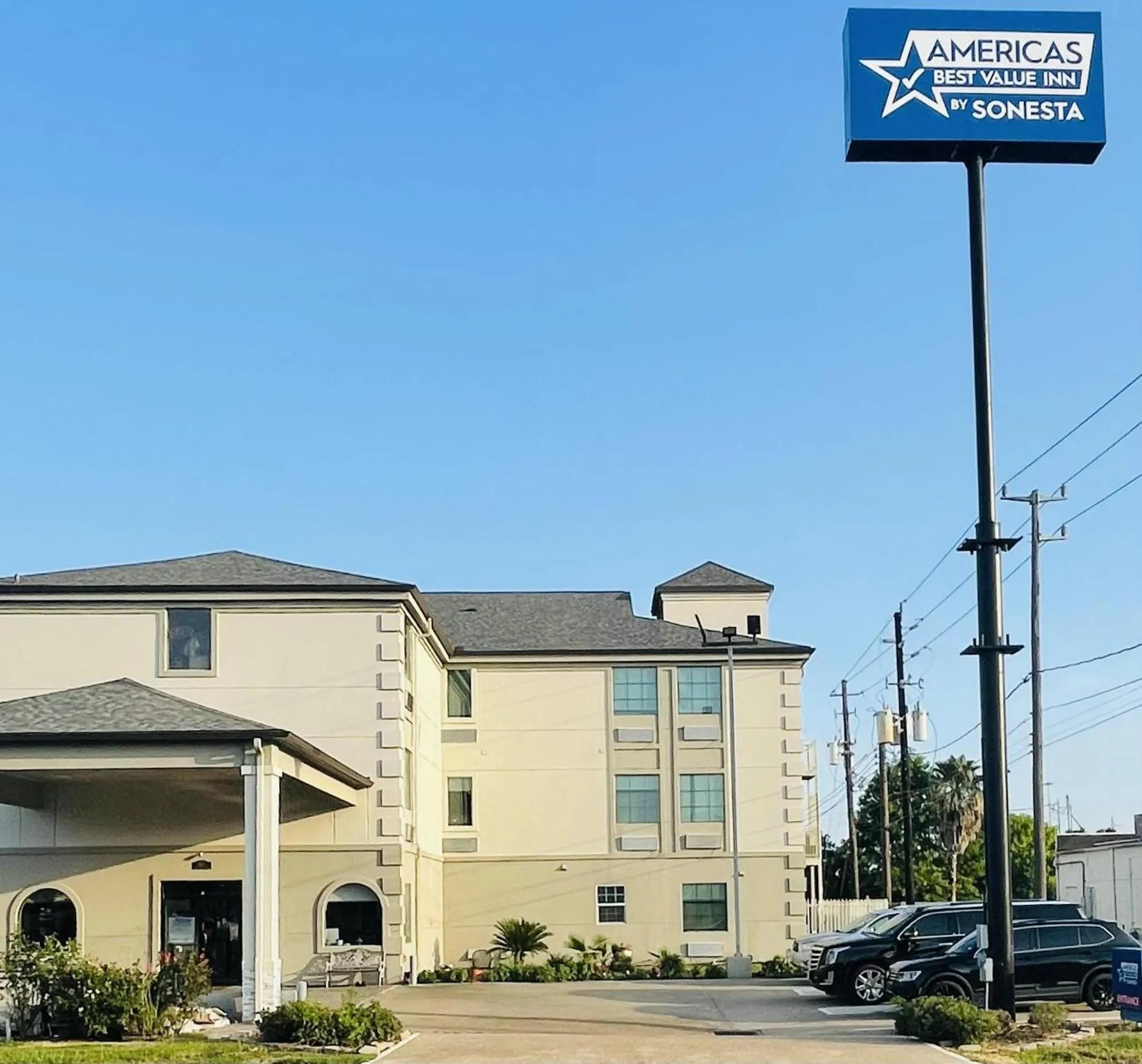 Property building in Americas Best Value Inn La Porte