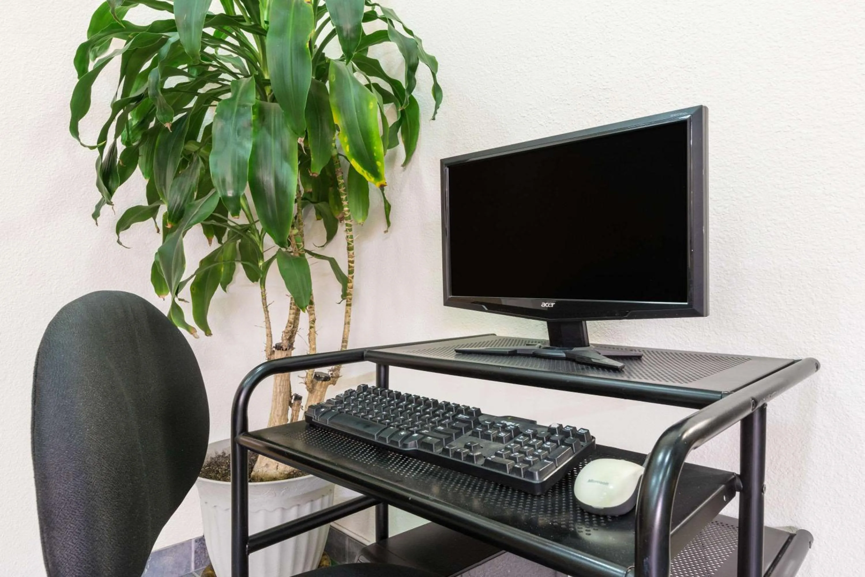 On site in Super 8 by Wyndham Willits